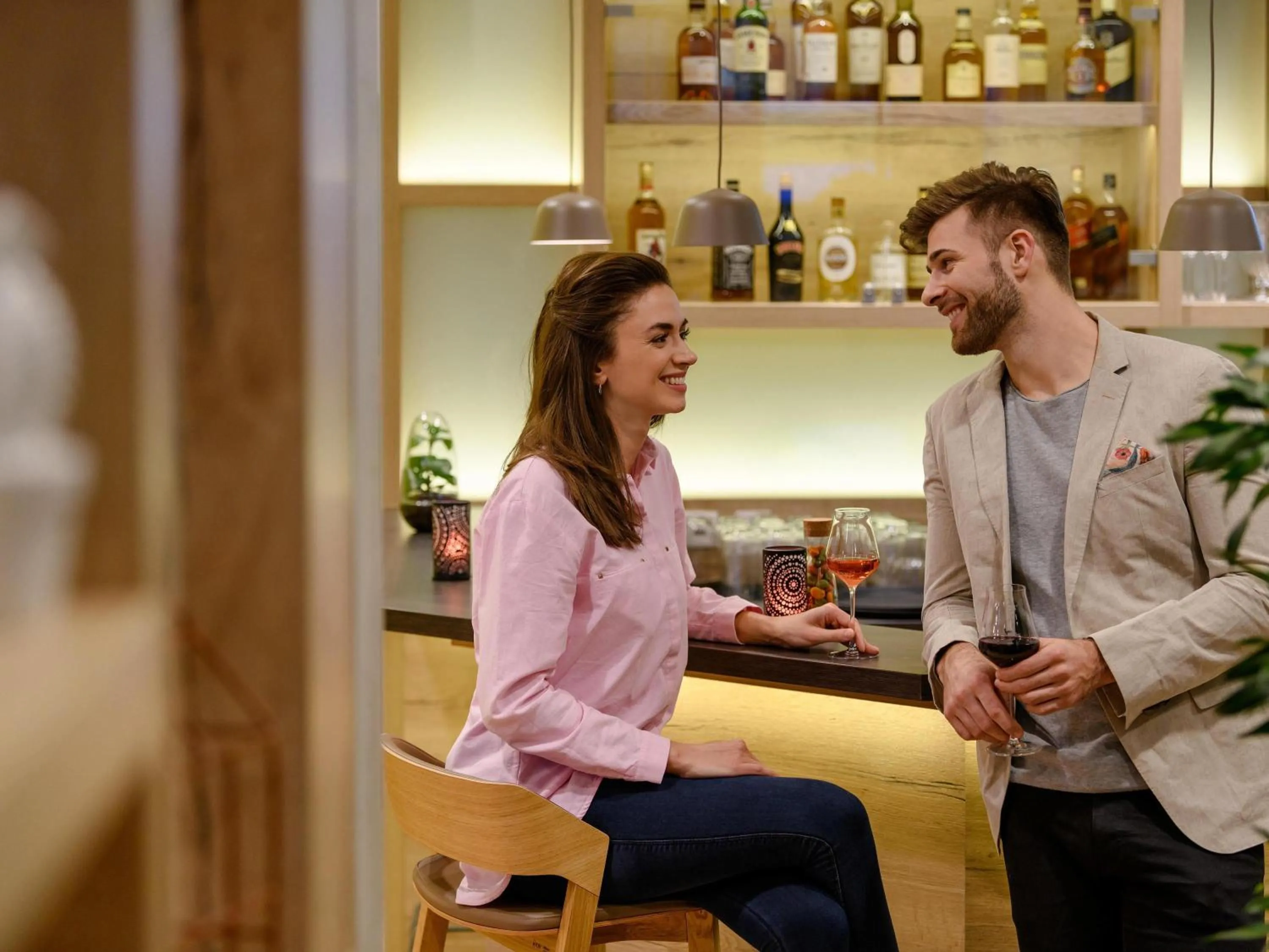 Lounge or bar in Ibis Styles Aschaffenburg