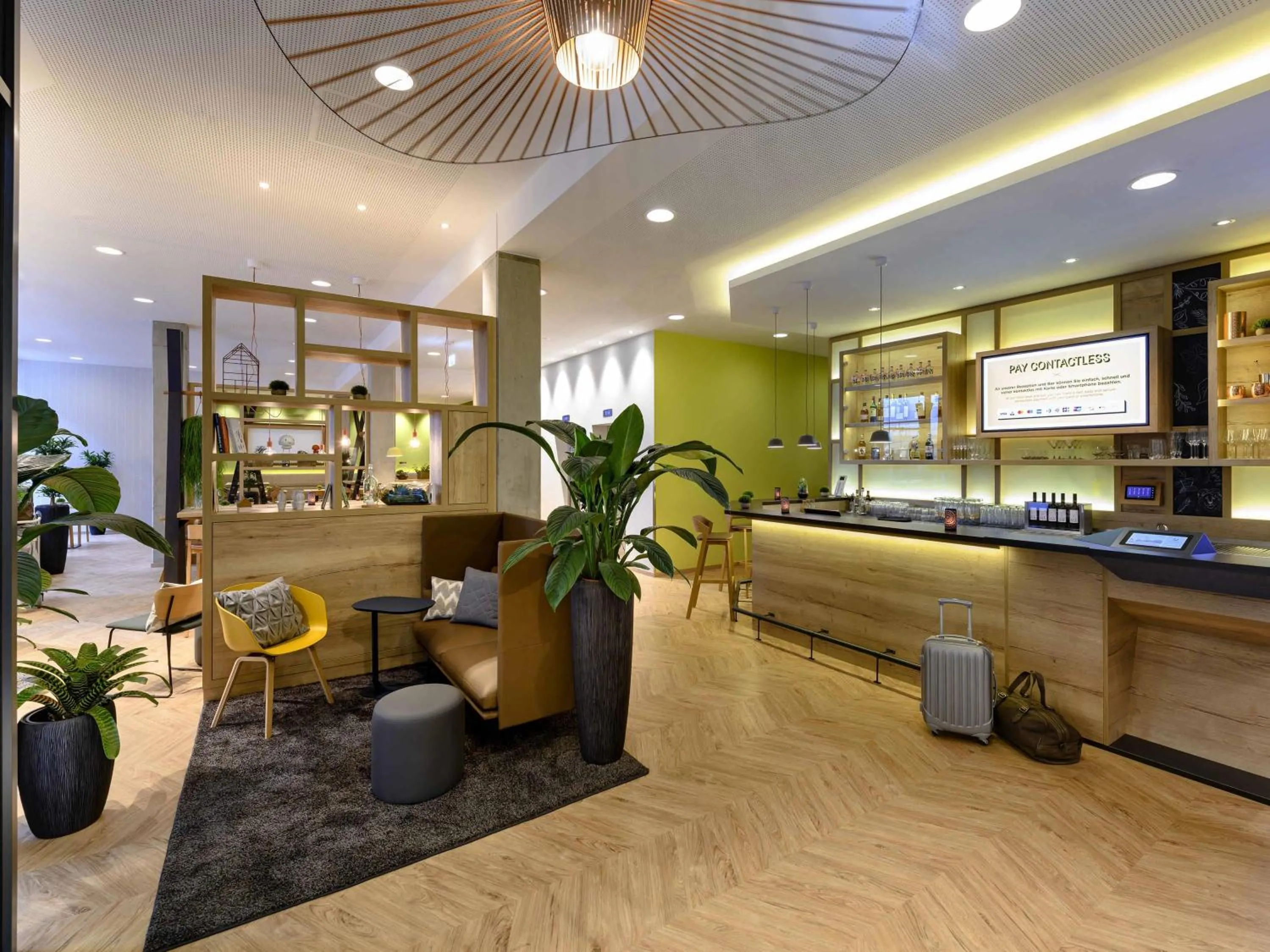 Lounge or bar in Ibis Styles Aschaffenburg