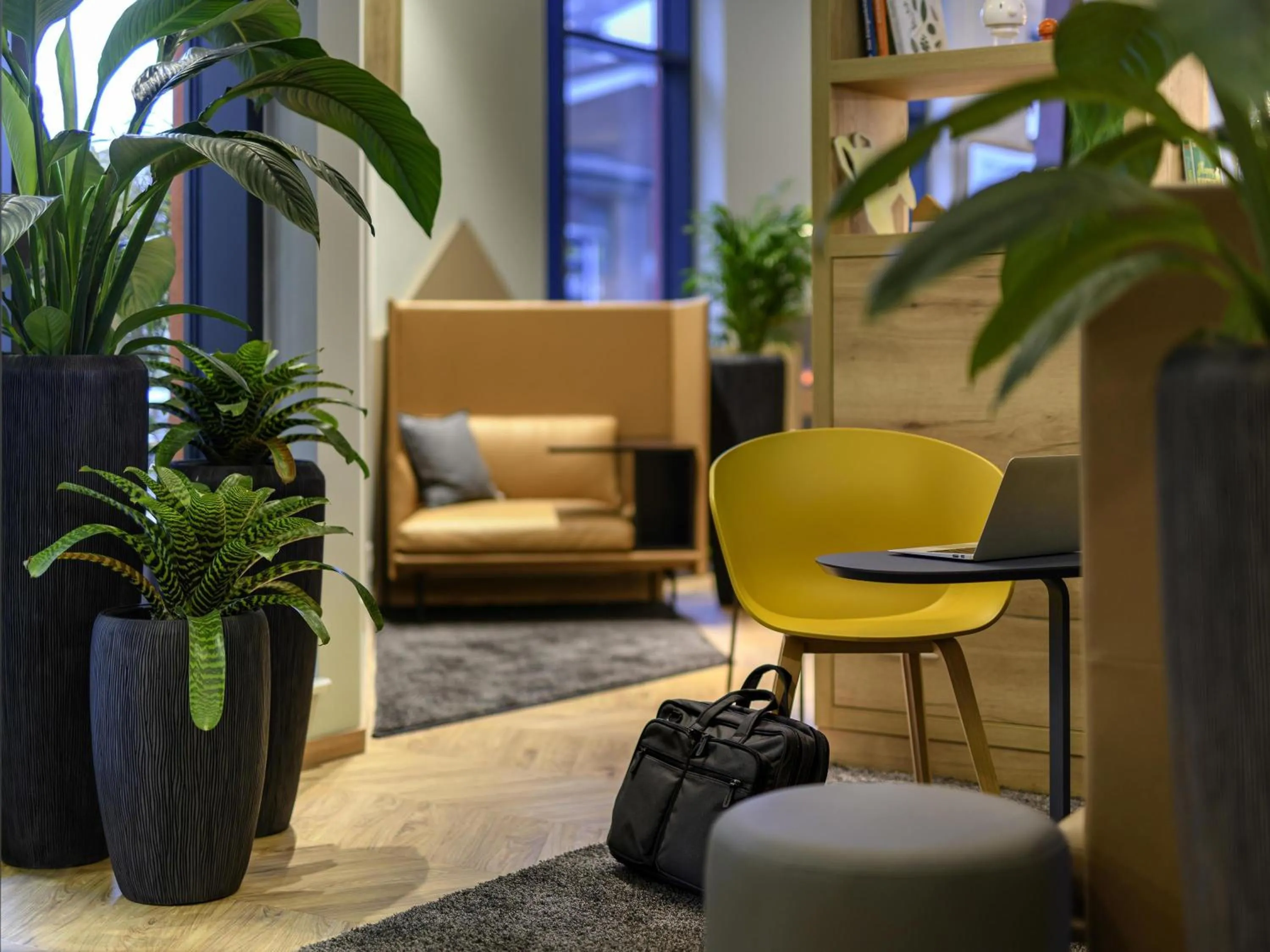 Lounge or bar in Ibis Styles Aschaffenburg