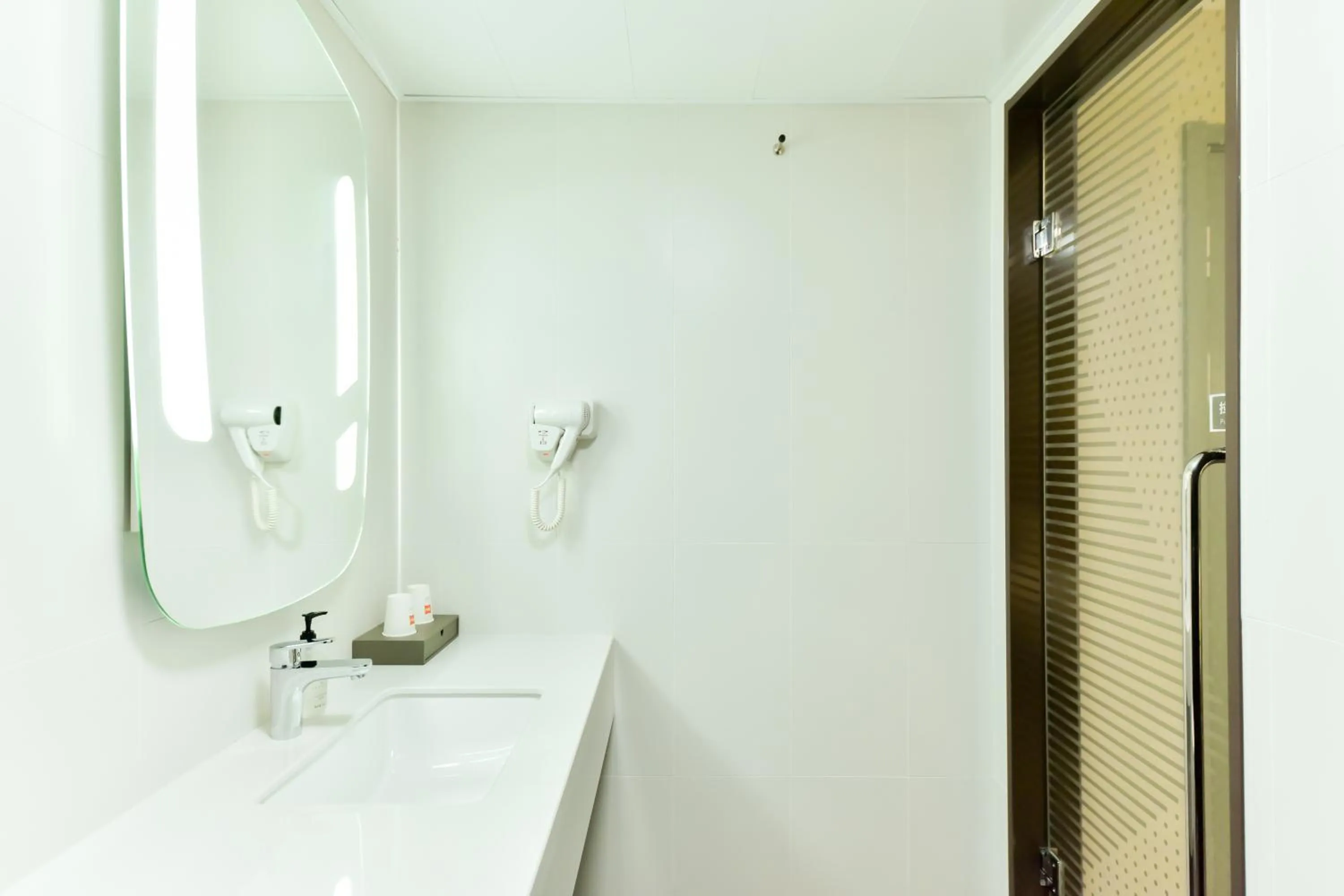 Bathroom in Ibis Guangzhou Pazhou International Exhibition Center Hotel