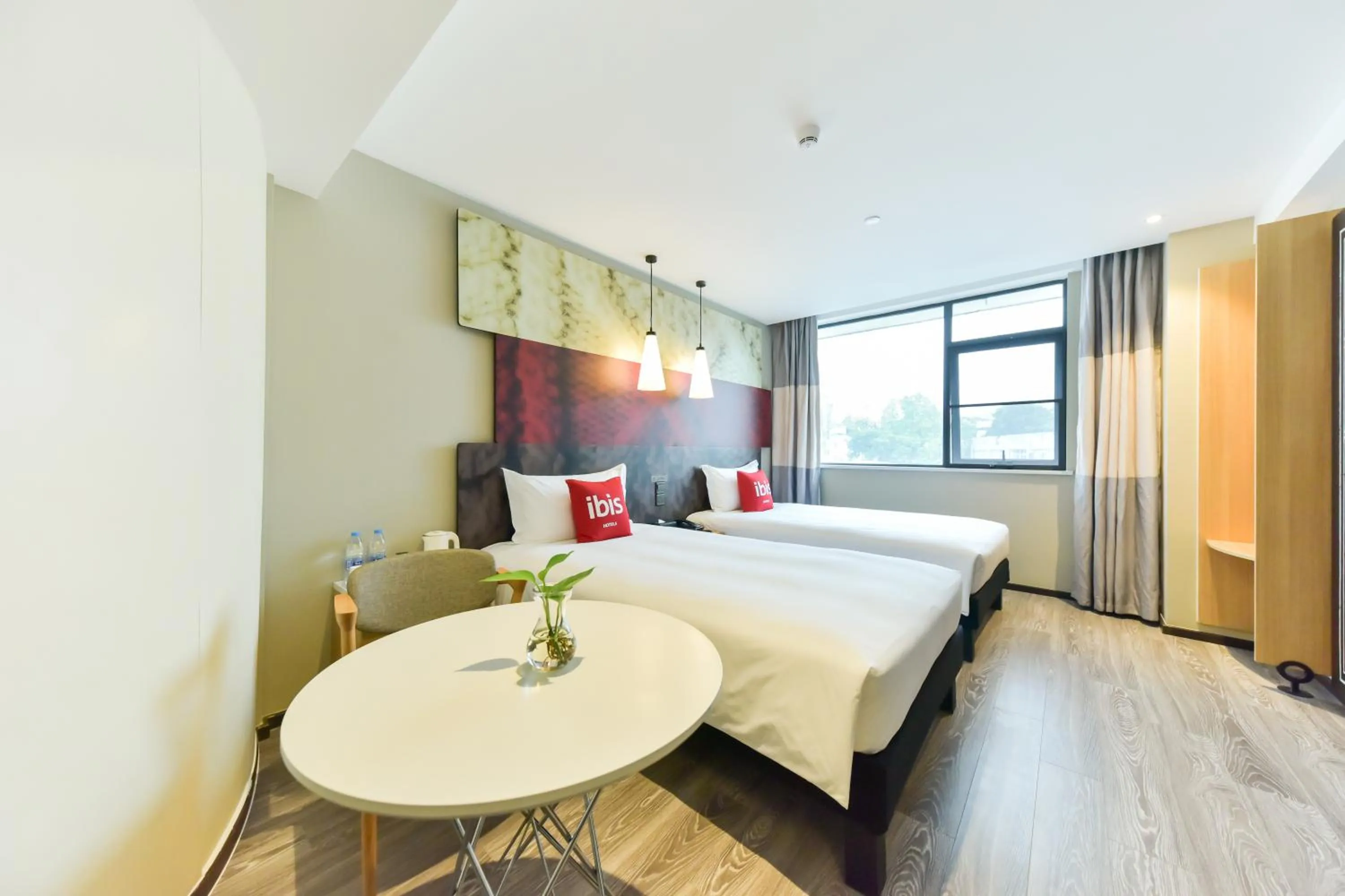 Bed in Ibis Guangzhou Pazhou International Exhibition Center Hotel