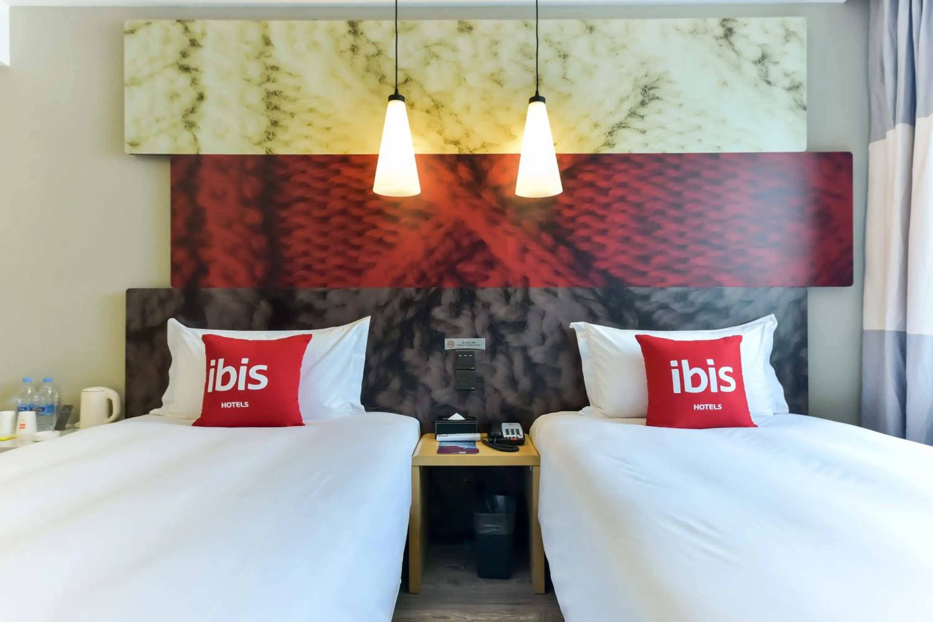Bed in Ibis Guangzhou Pazhou International Exhibition Center Hotel