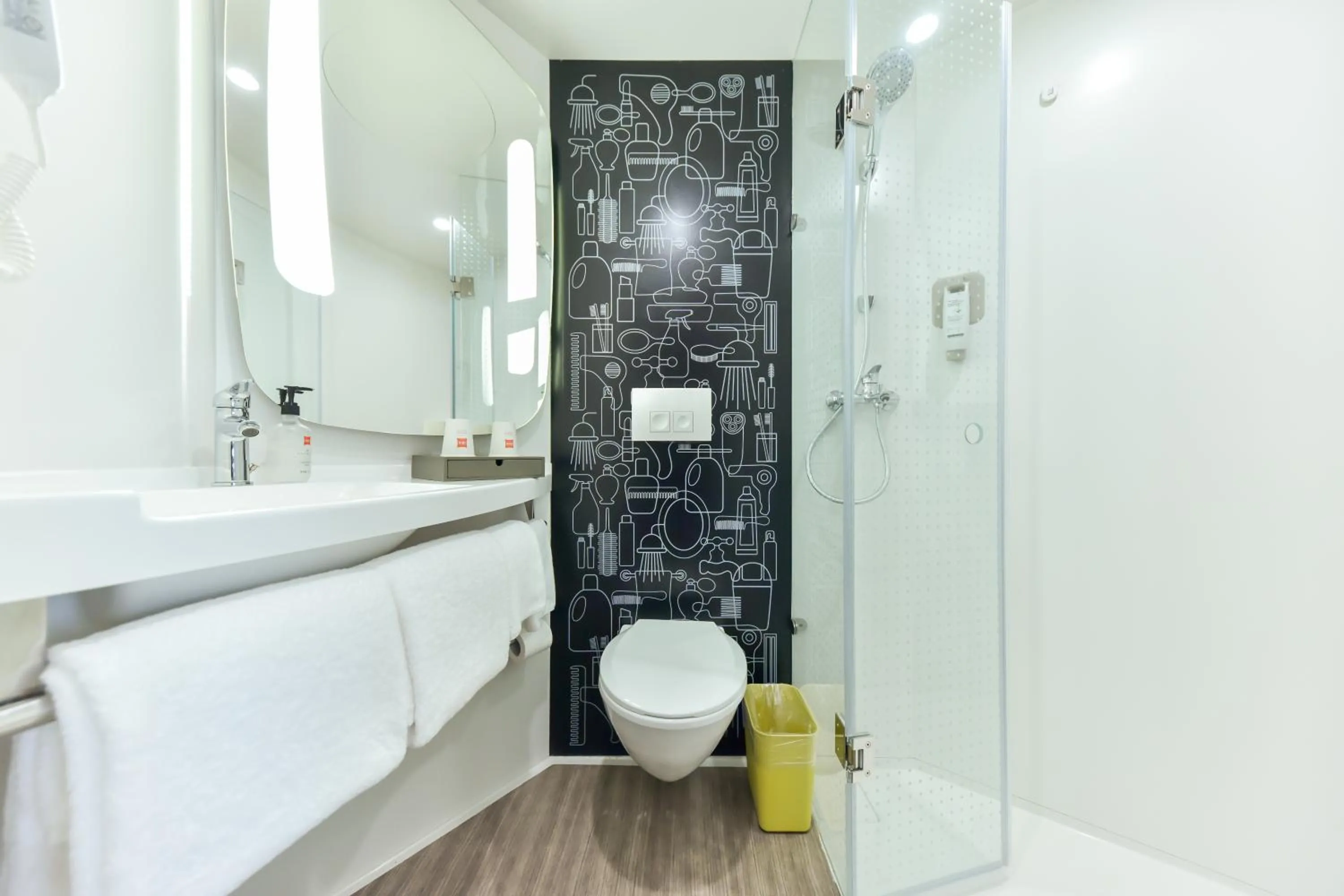 Bathroom in Ibis Guangzhou Pazhou International Exhibition Center Hotel