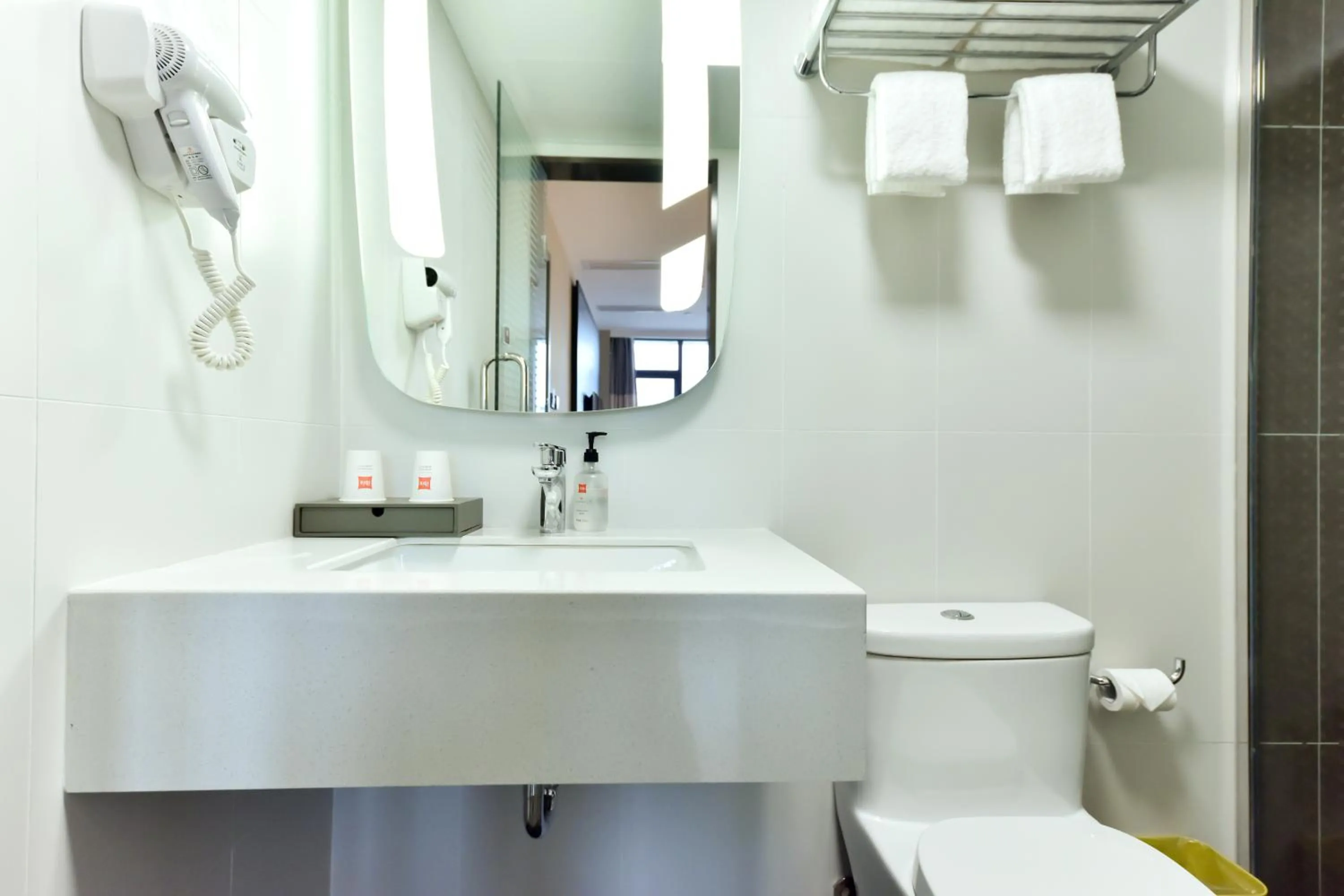 Bathroom in Ibis Guangzhou Pazhou International Exhibition Center Hotel