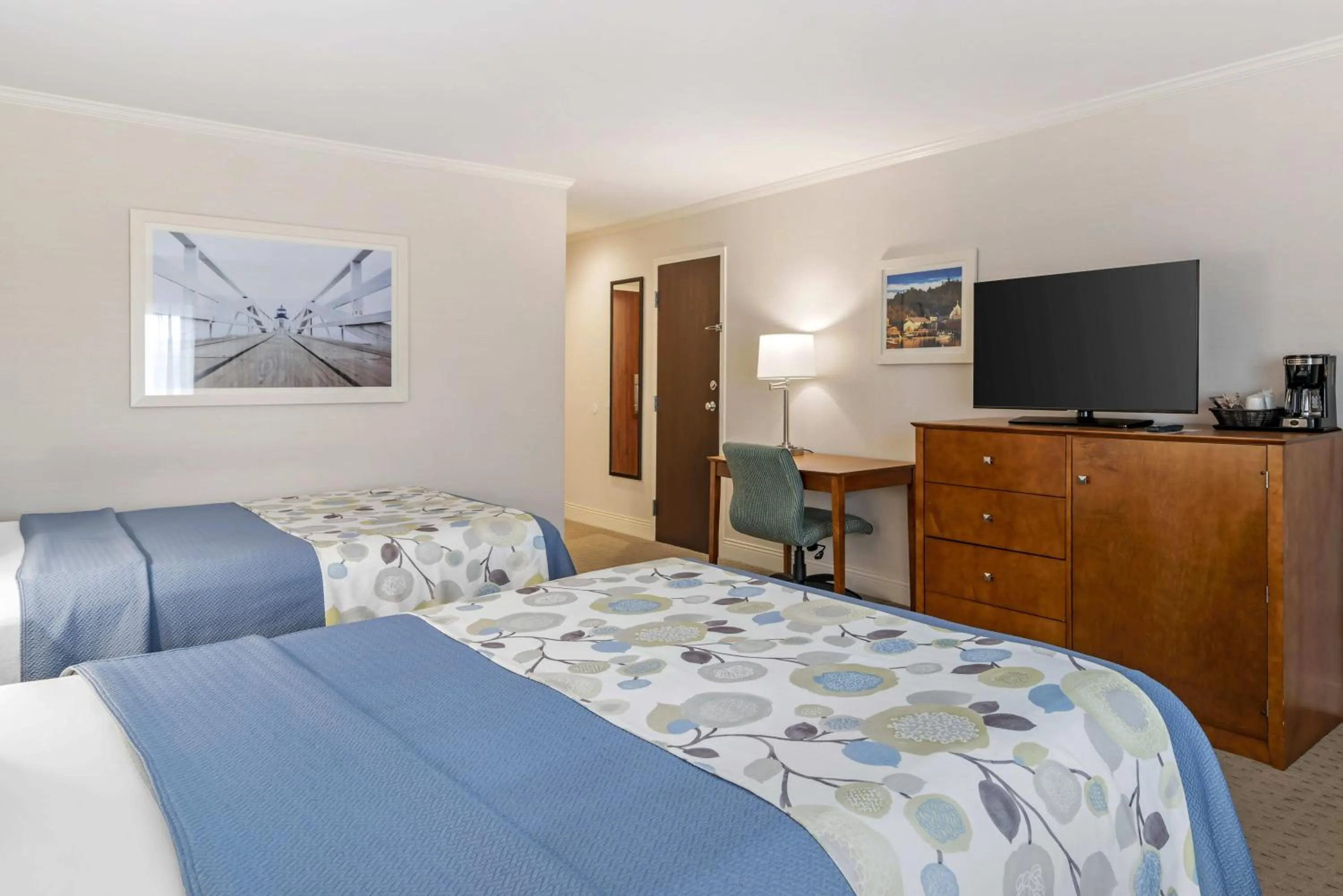Bed in Juniper Hill Inn