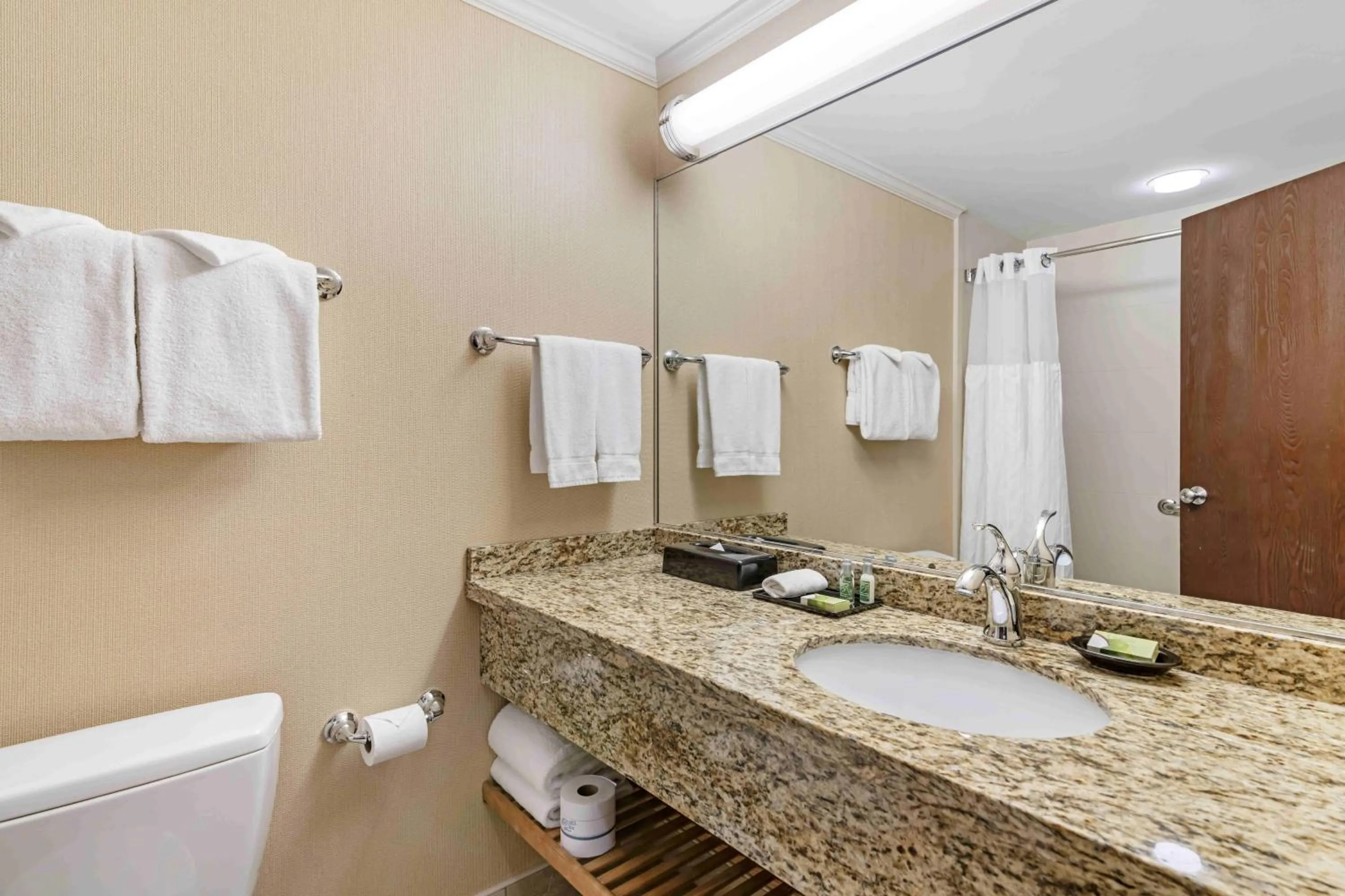 Bathroom in Juniper Hill Inn