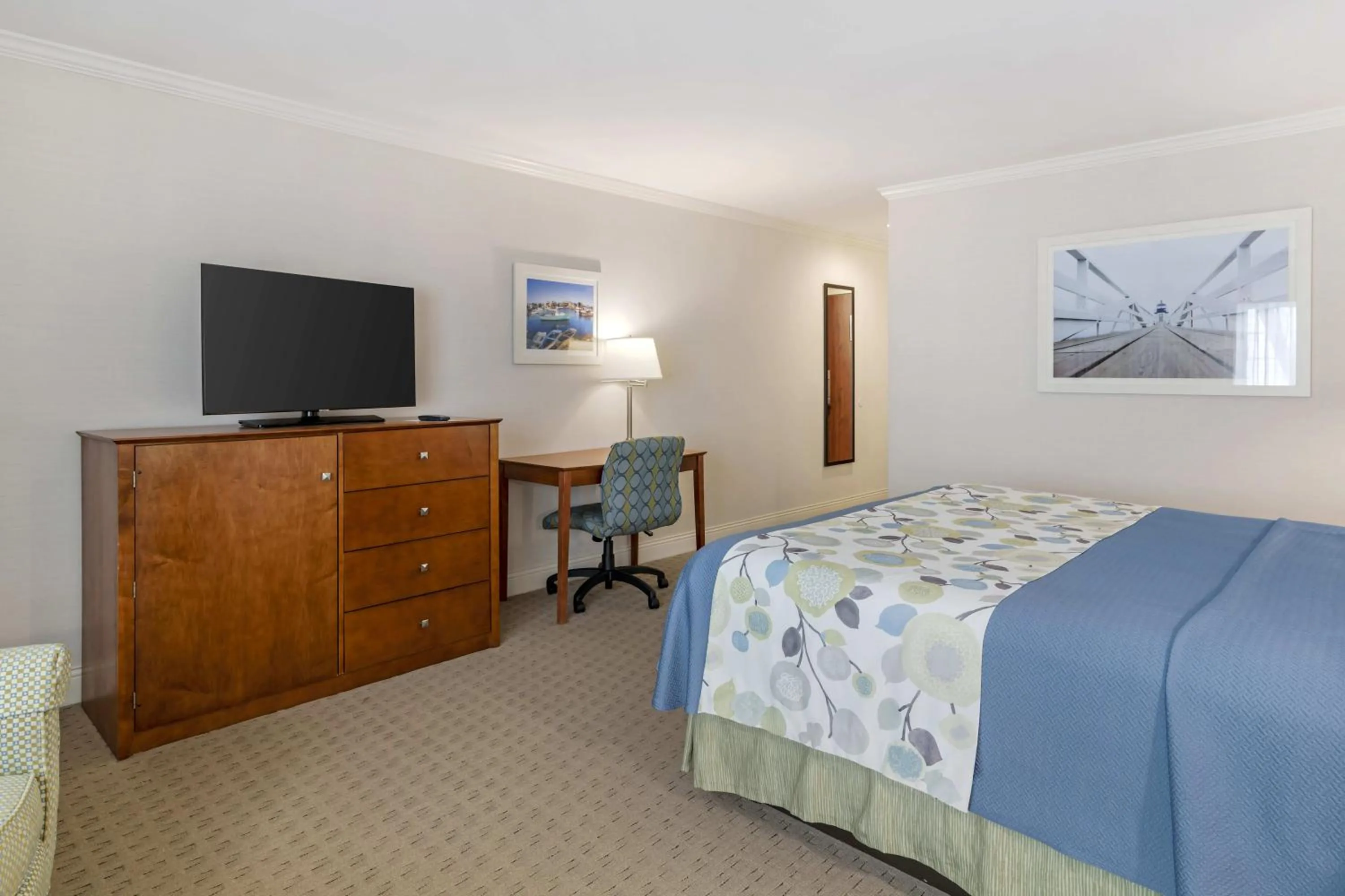 Bed in Juniper Hill Inn