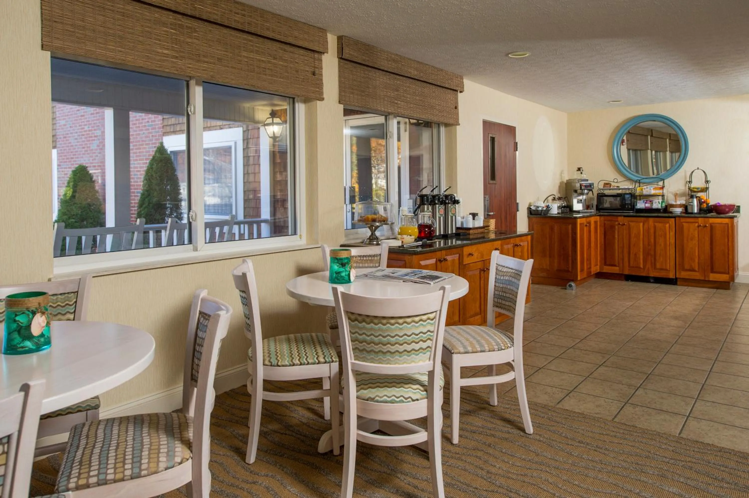 Coffee/tea facilities in Juniper Hill Inn