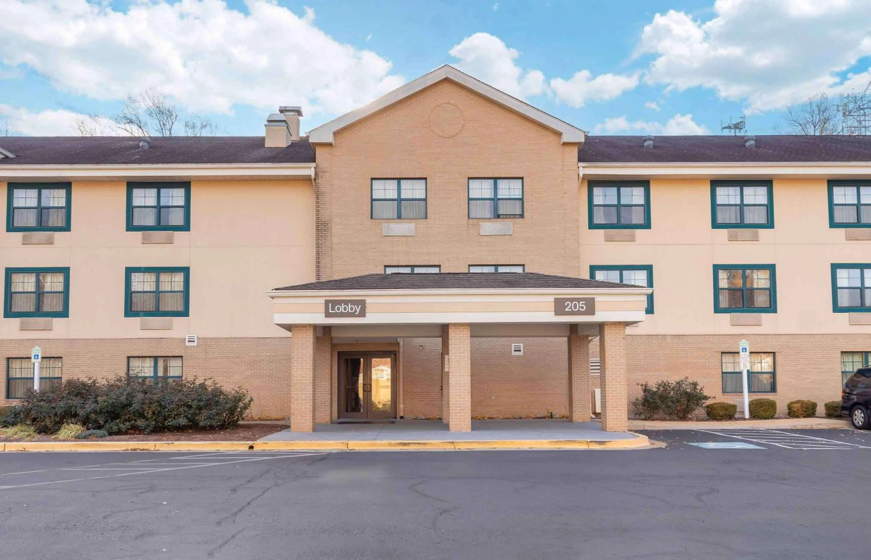 Property building in Extended Stay America Suites - Washington, DC - Gaithersburg - North