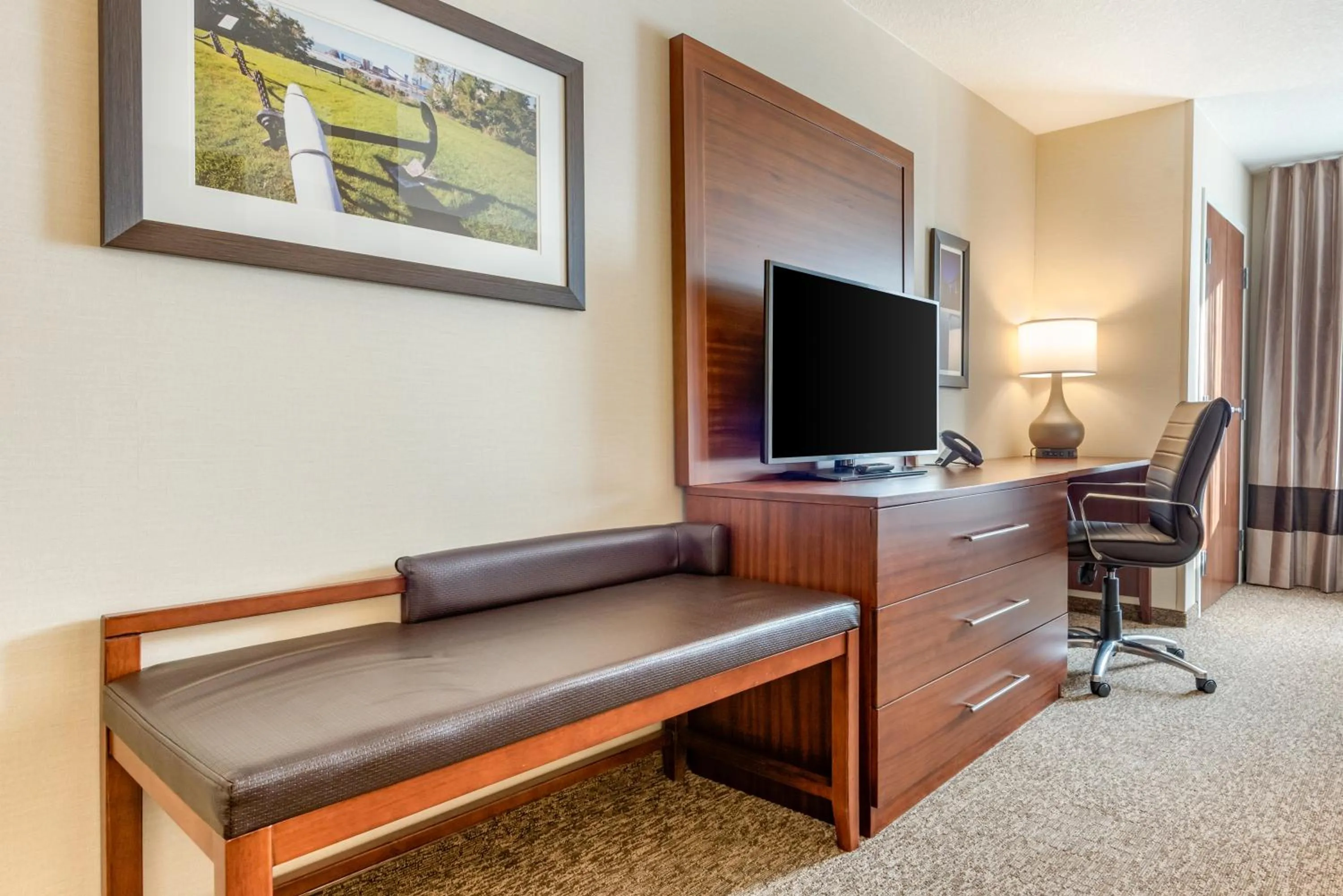 TV and multimedia in Comfort Inn & Suites