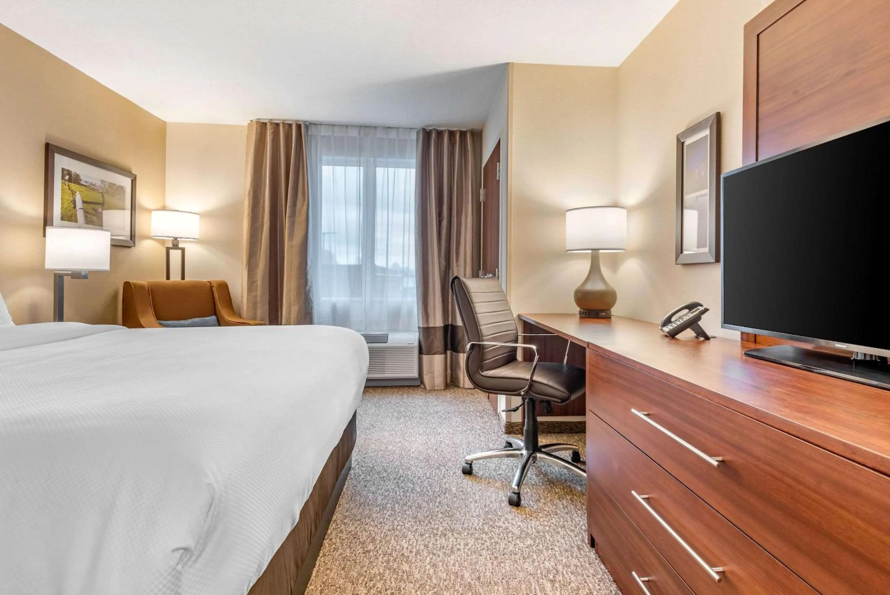 Bedroom, Bed in Comfort Inn & Suites