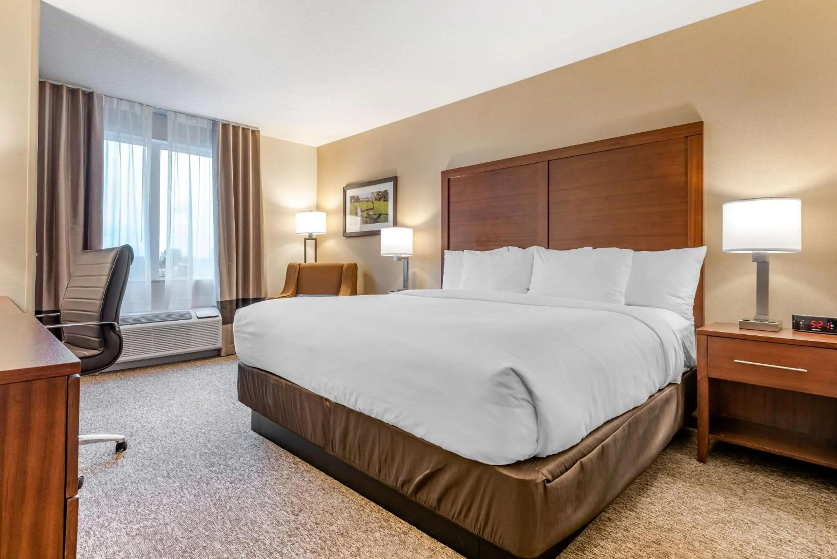 Bedroom, Bed in Comfort Inn & Suites