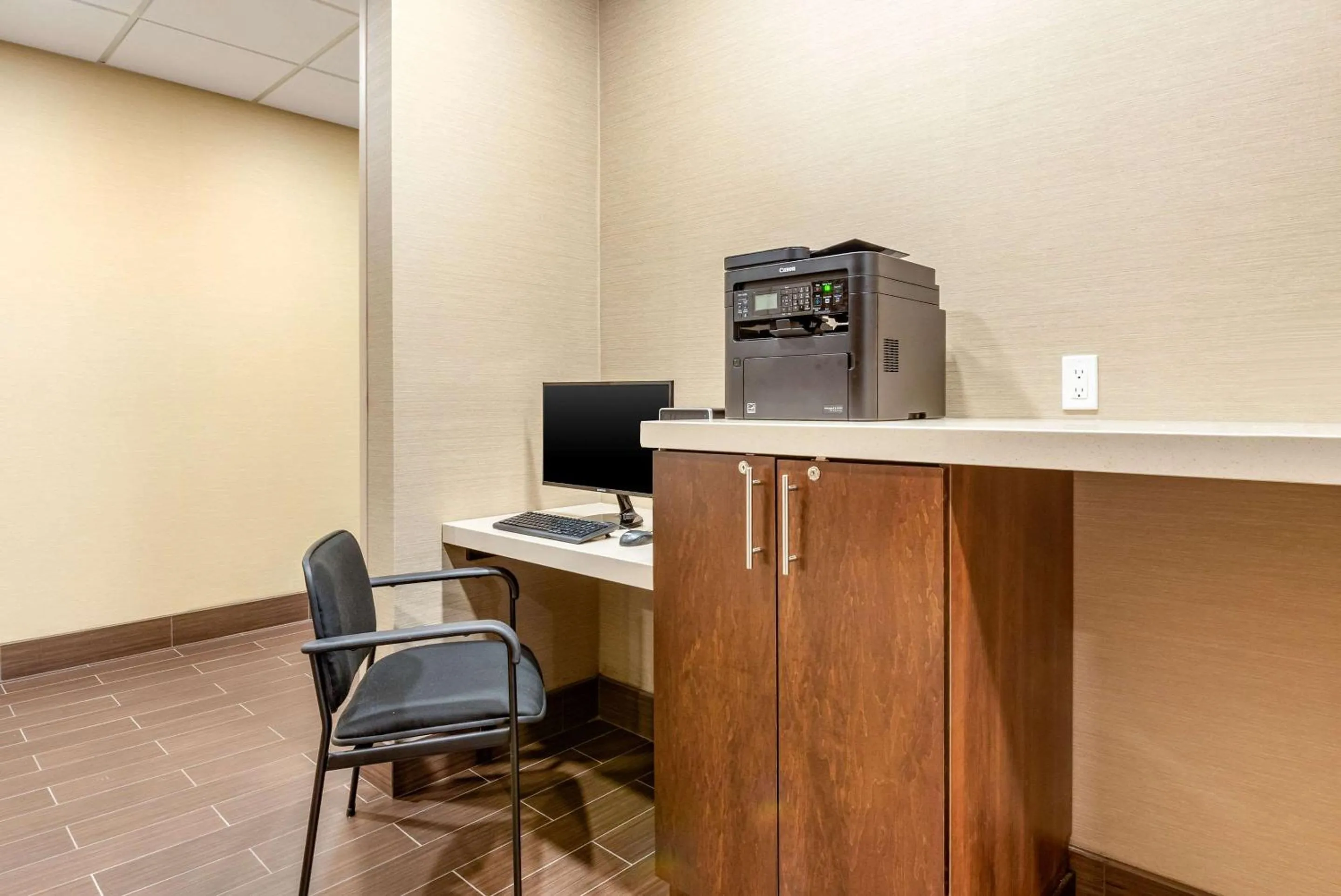 Business facilities in Comfort Inn & Suites