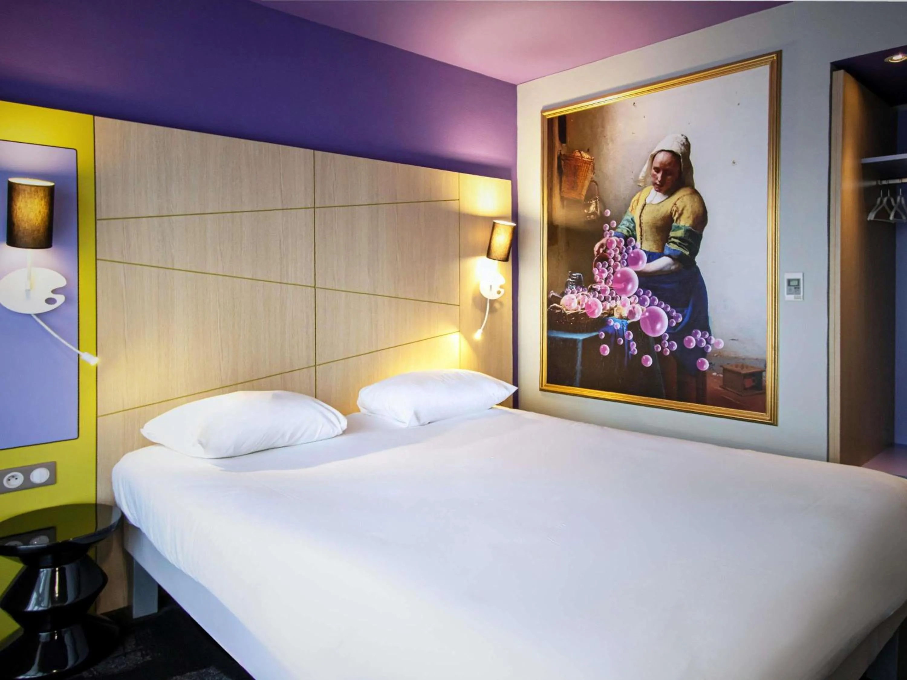 Bedroom, Bed in ibis Styles Honfleur Centre Historique