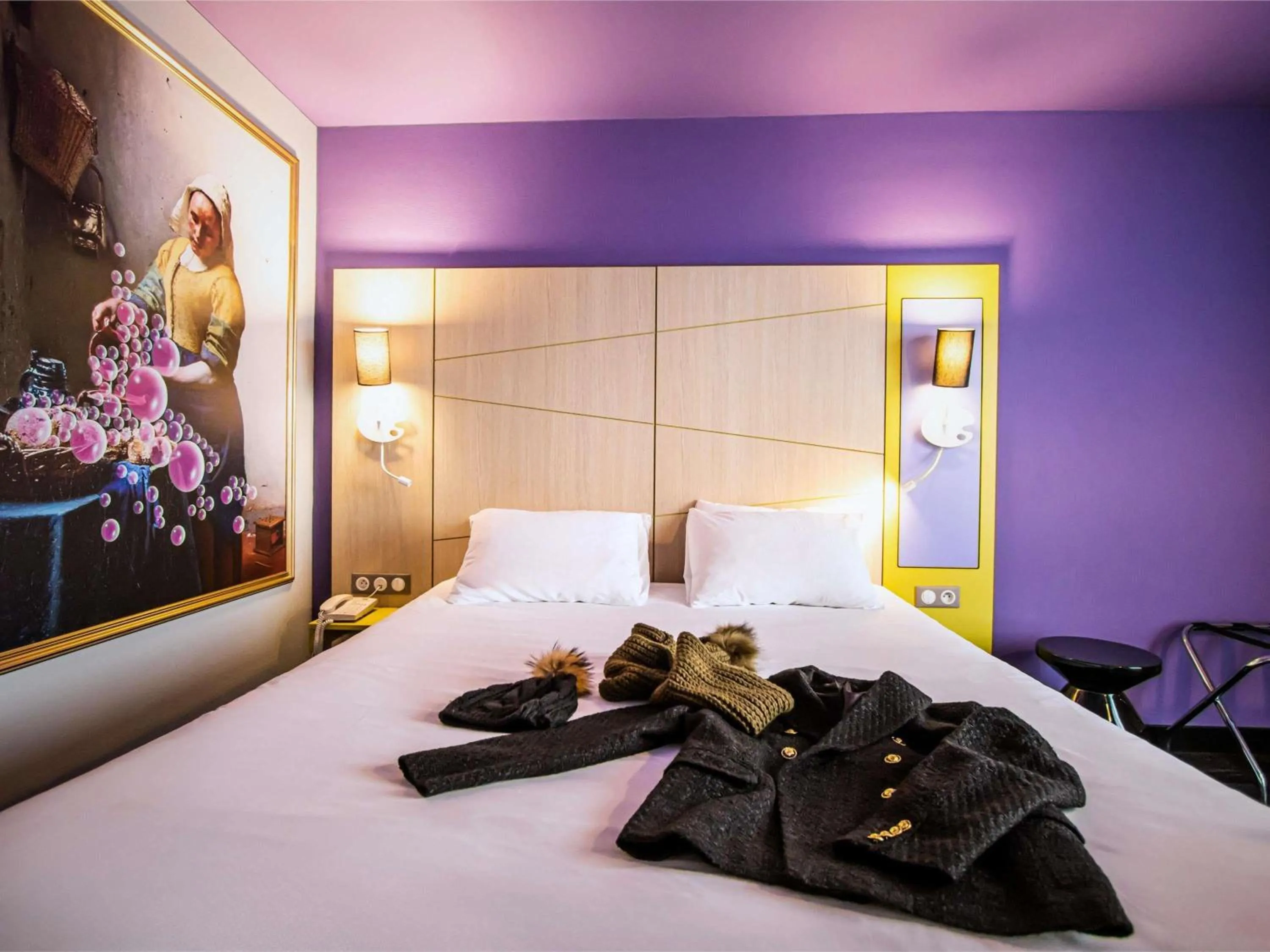 Bedroom, Bed in ibis Styles Honfleur Centre Historique