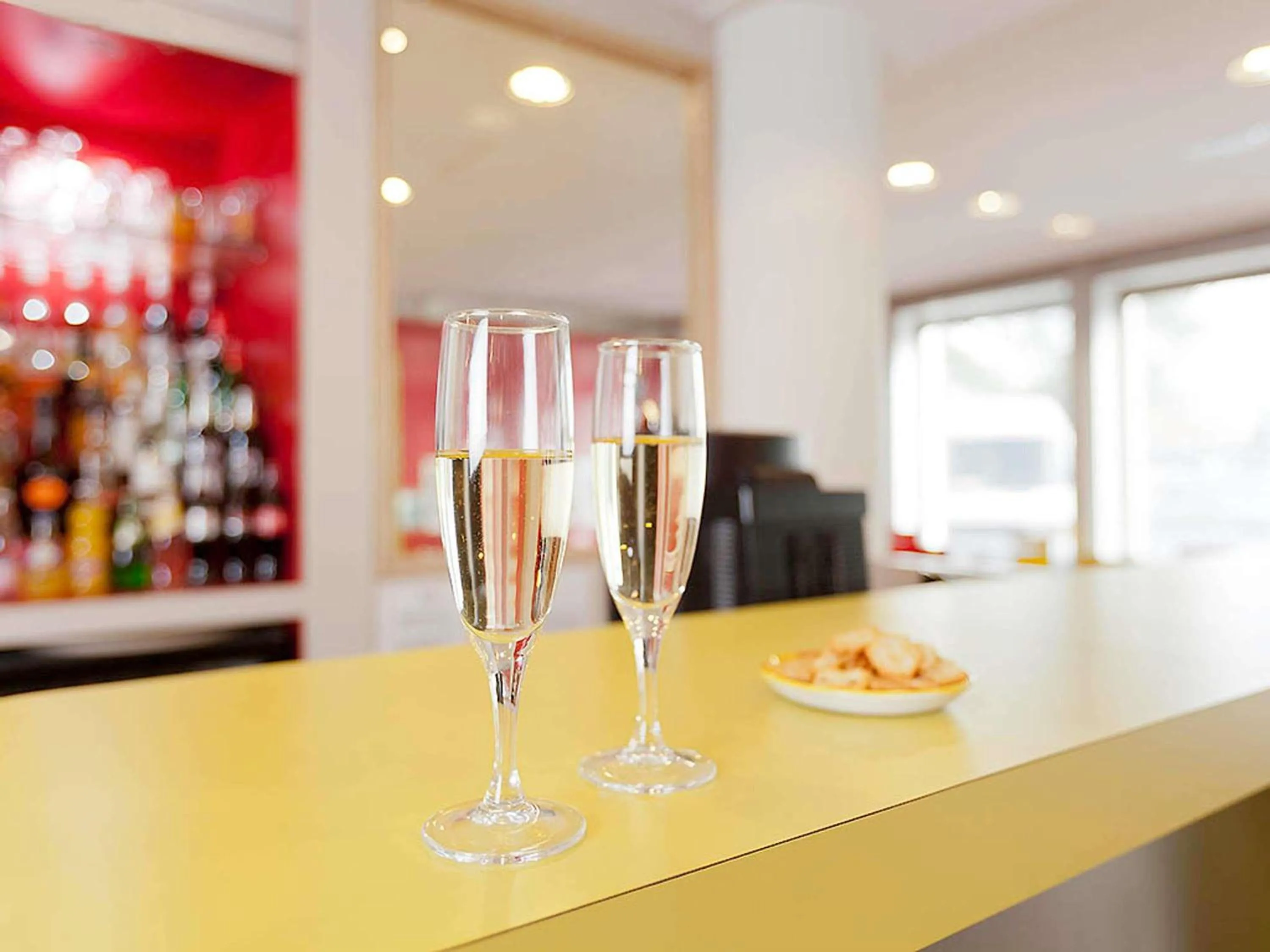 Lounge or bar in ibis Styles Honfleur Centre Historique