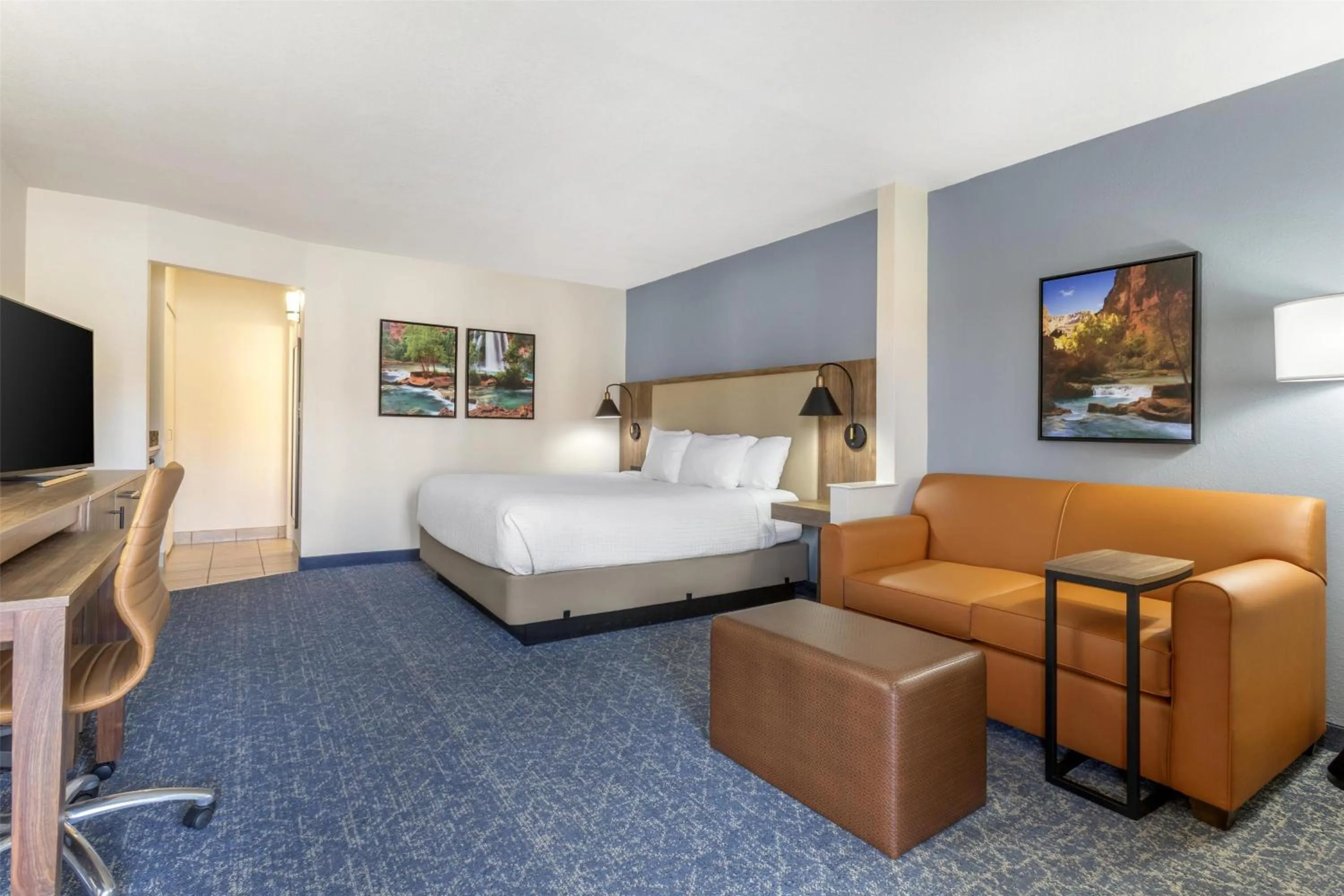 Photo of the whole room, Bed in Best Western Plus A Wayfarer's Inn & Suites