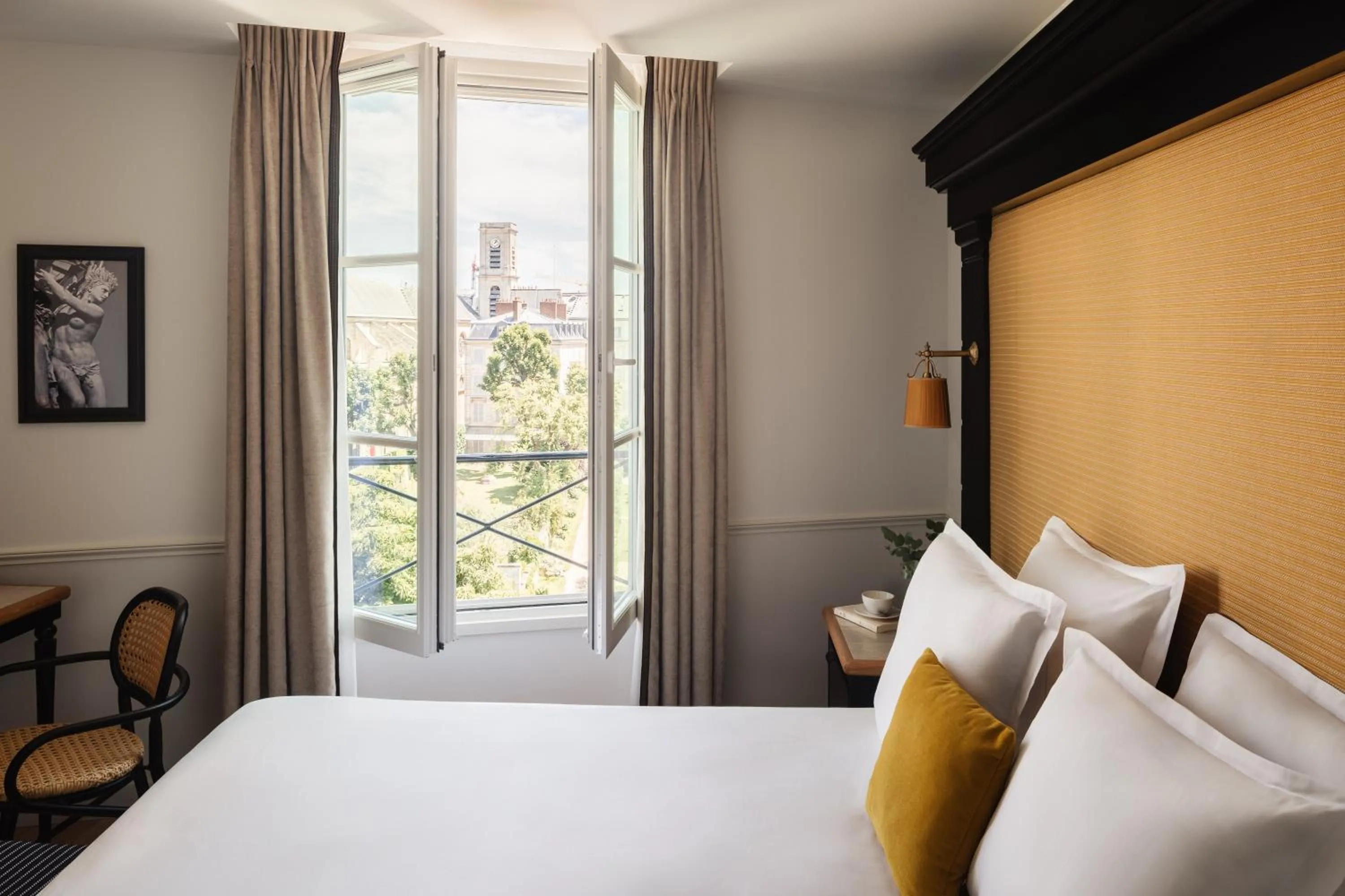 Staff, Bed in Hotel Observatoire Luxembourg