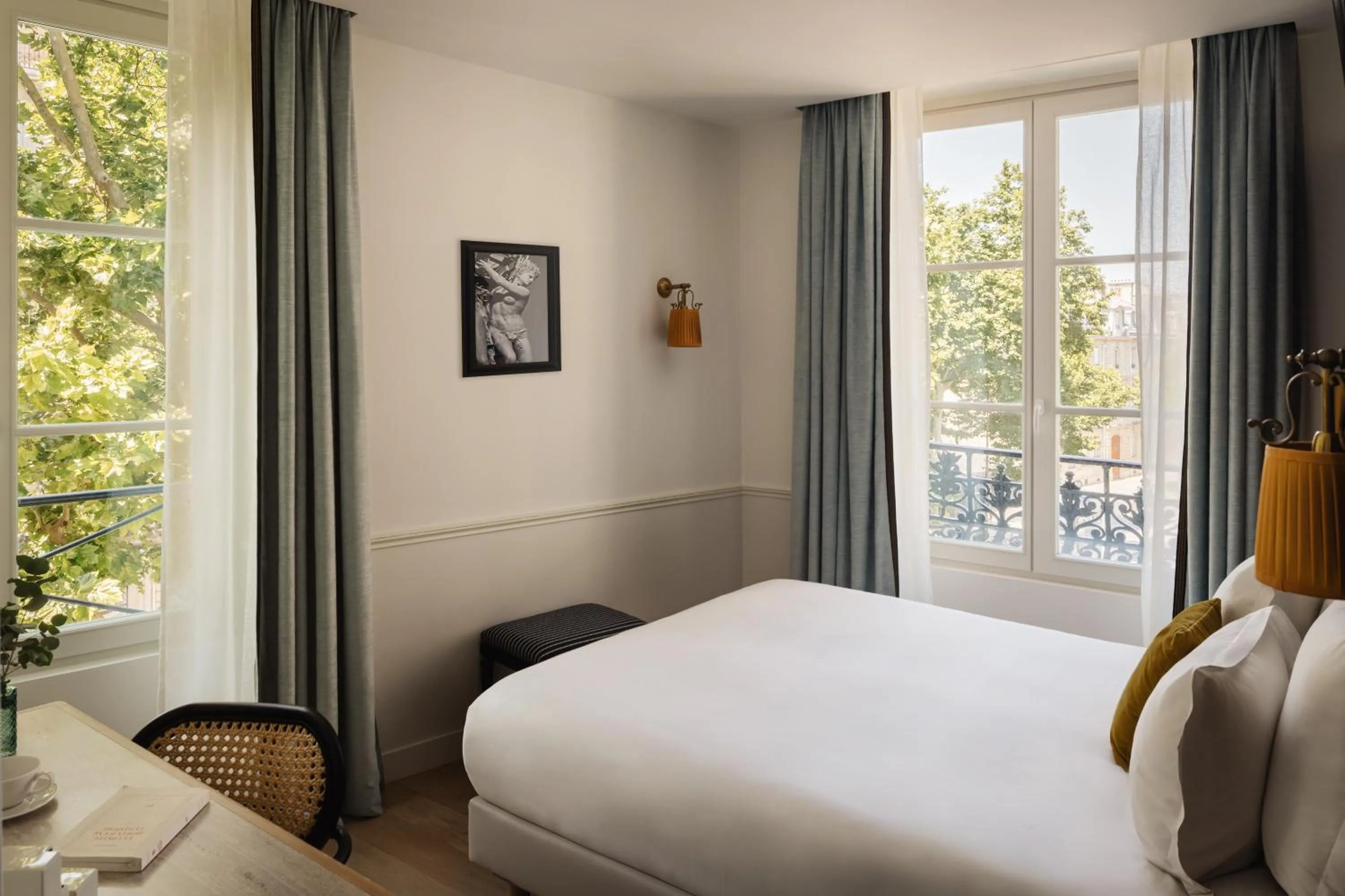 Shower, Bed in Hotel Observatoire Luxembourg