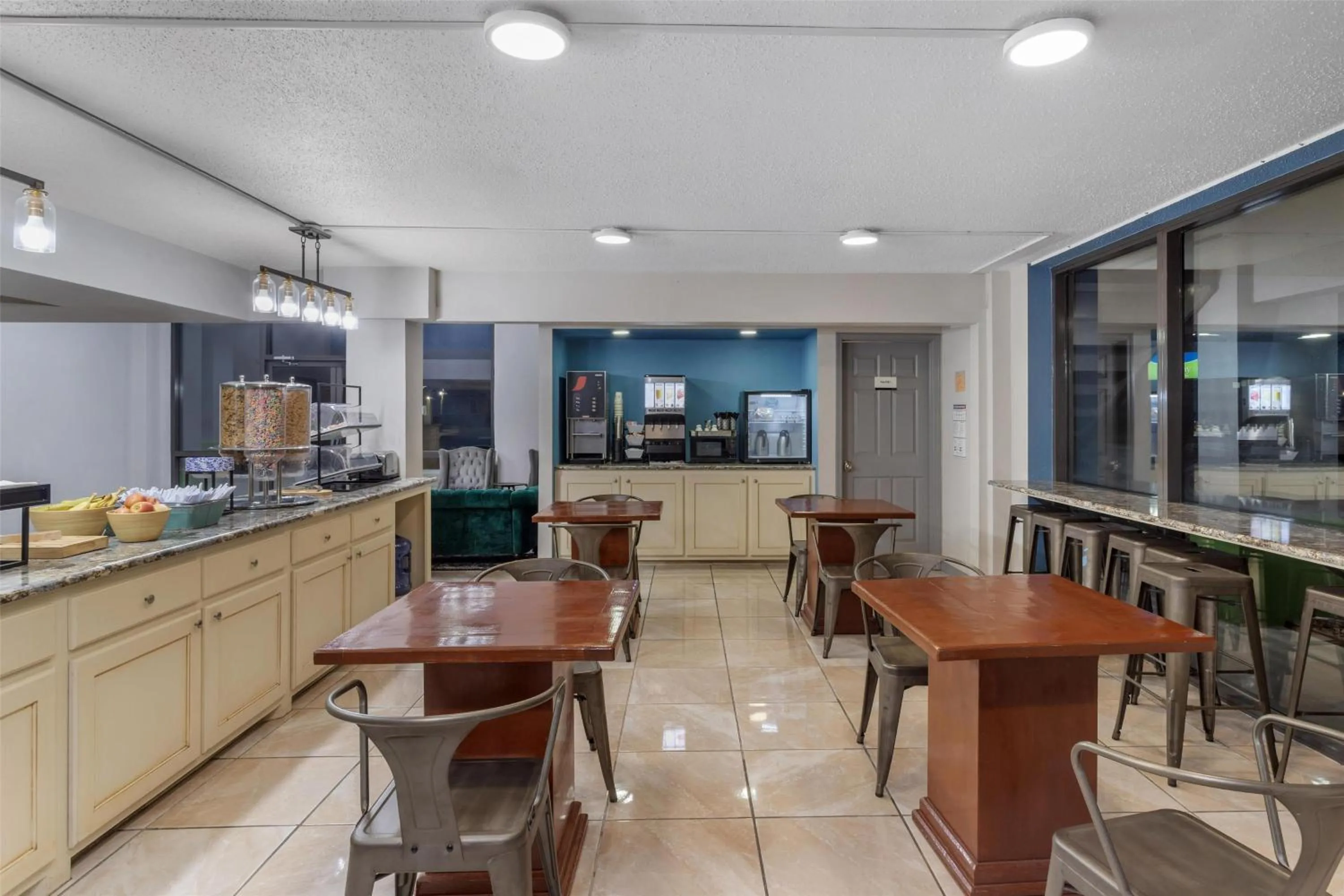 Breakfast in SureStay by Best Western Victoria