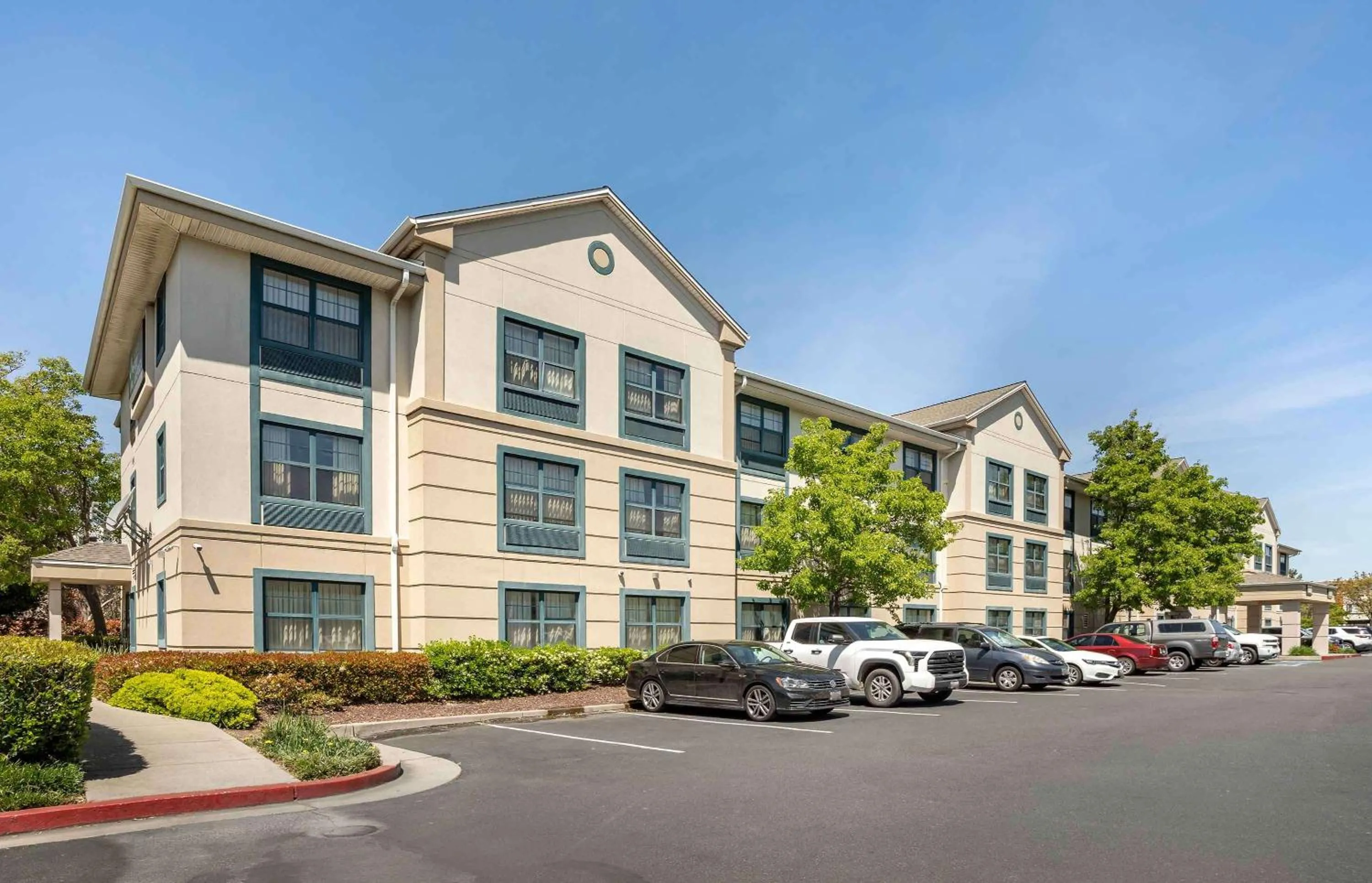 Property building in Extended Stay America Suites - Richmond - Hilltop Mall
