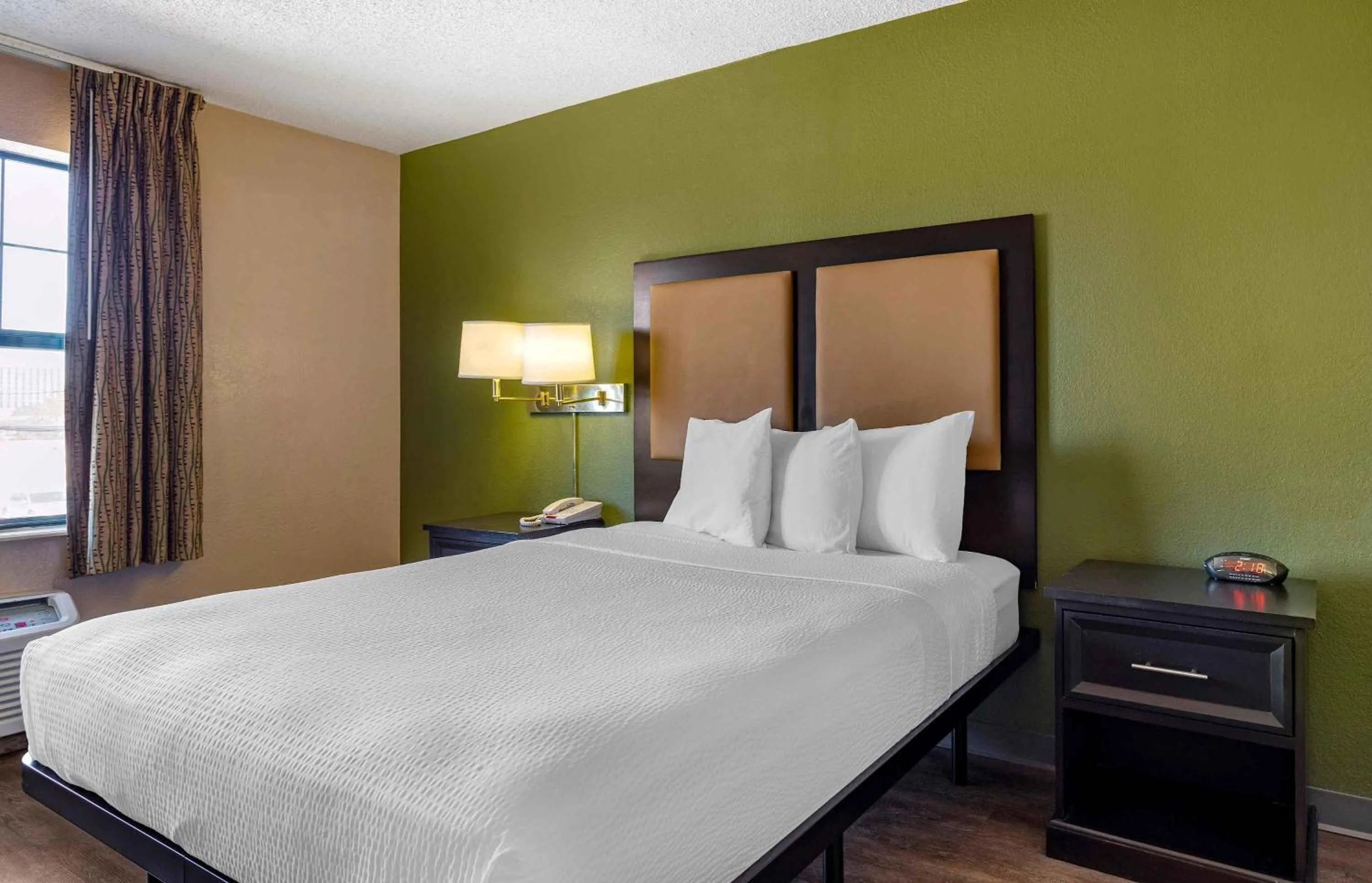 Bedroom, Bed in Extended Stay America Suites - Houston - Westchase - Richmond