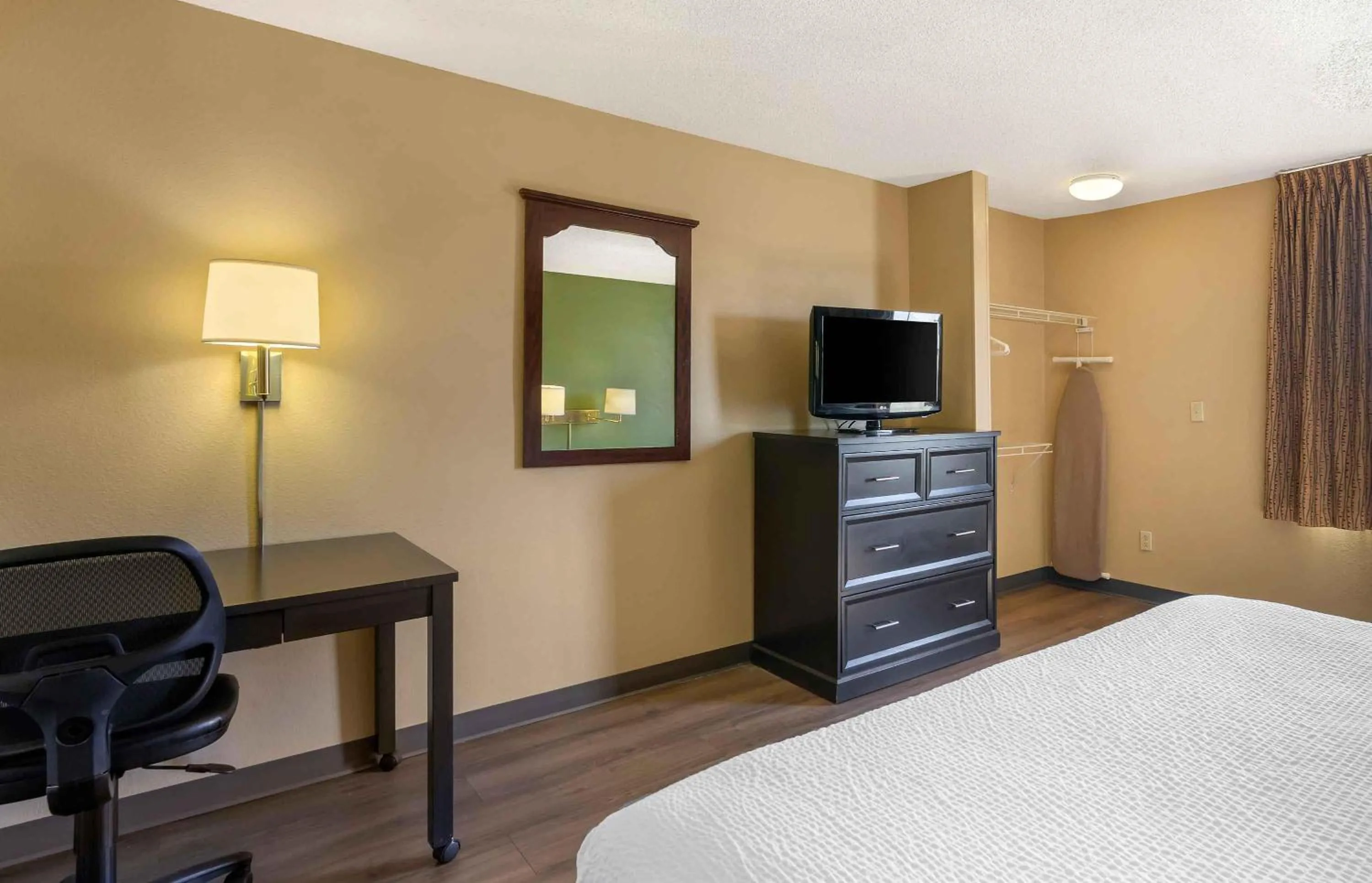 Bedroom, Bed in Extended Stay America Suites - Houston - Westchase - Richmond