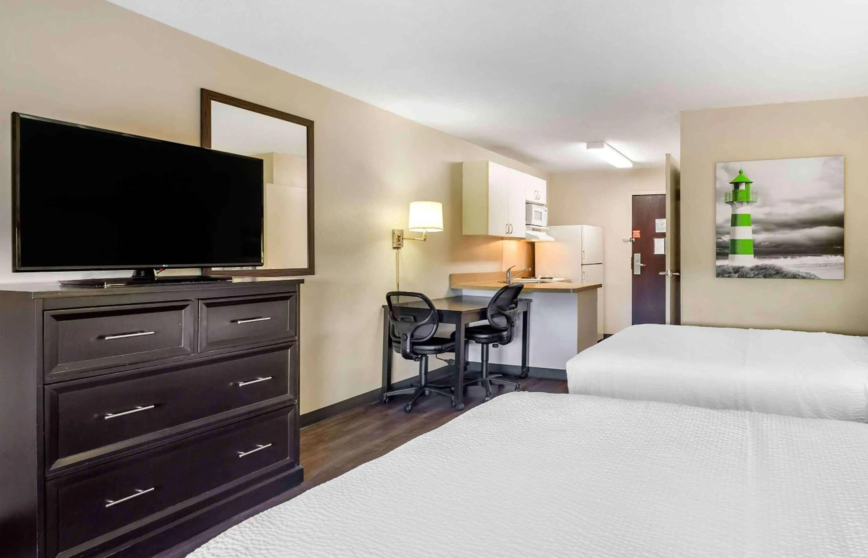 Bedroom, Bed in Extended Stay America Suites - Philadelphia - Bensalem