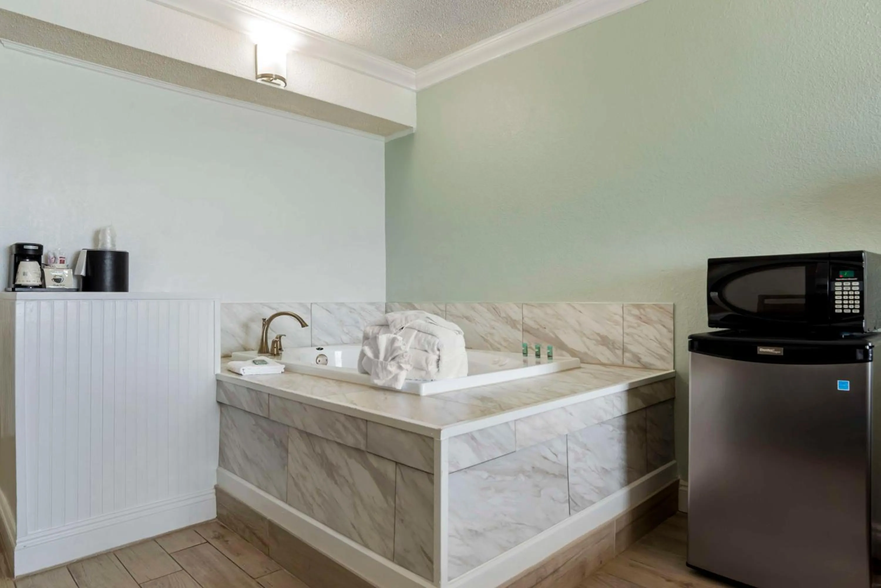 Bedroom in Best Western on the Beach