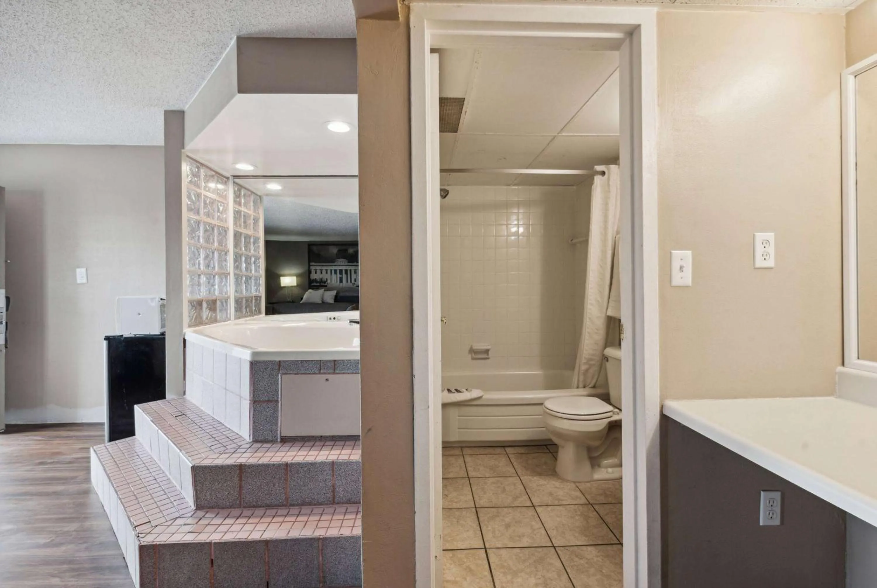 Photo of the whole room in Super 8 by Wyndham Millbury/Toledo