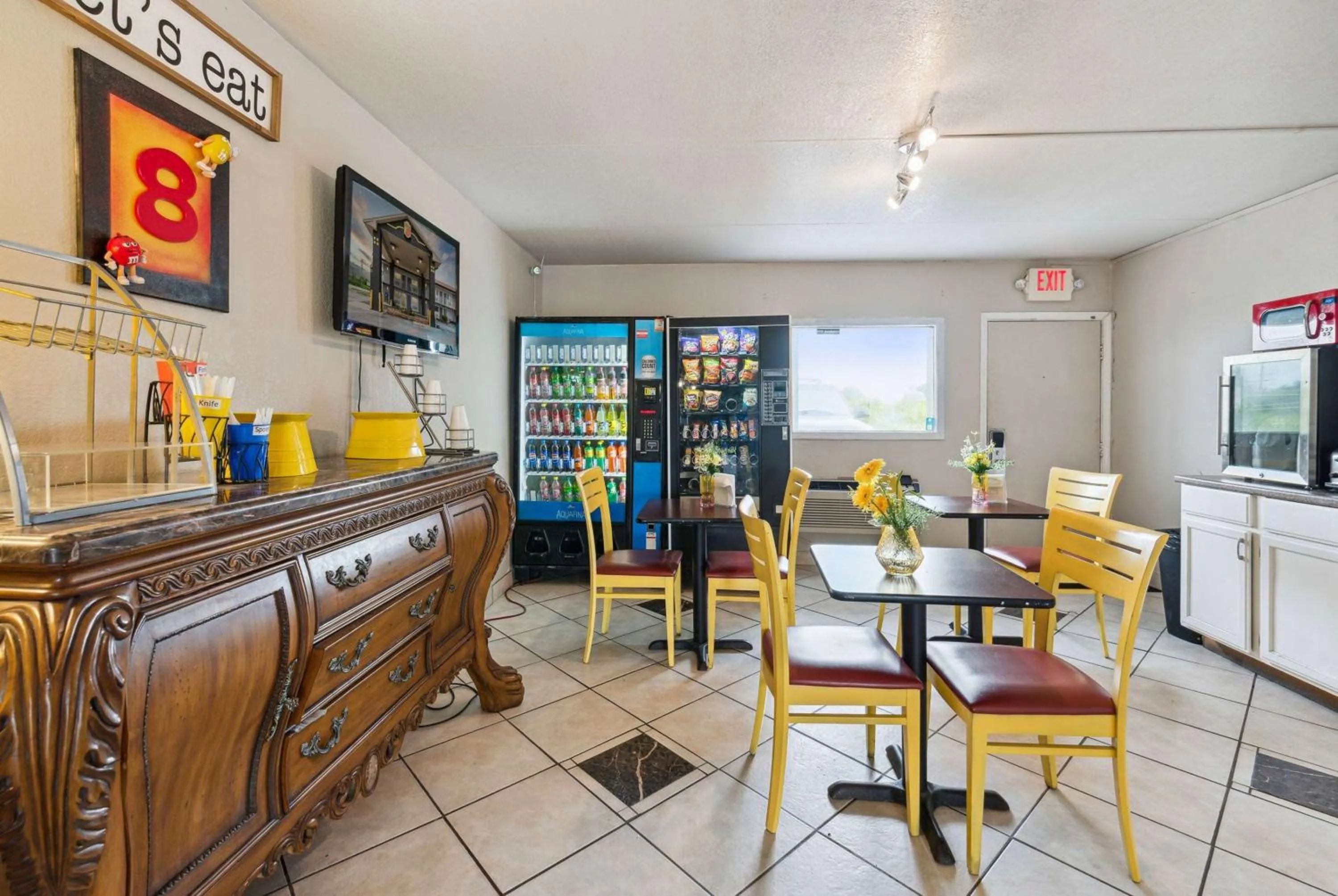 Breakfast in Super 8 by Wyndham Millbury/Toledo