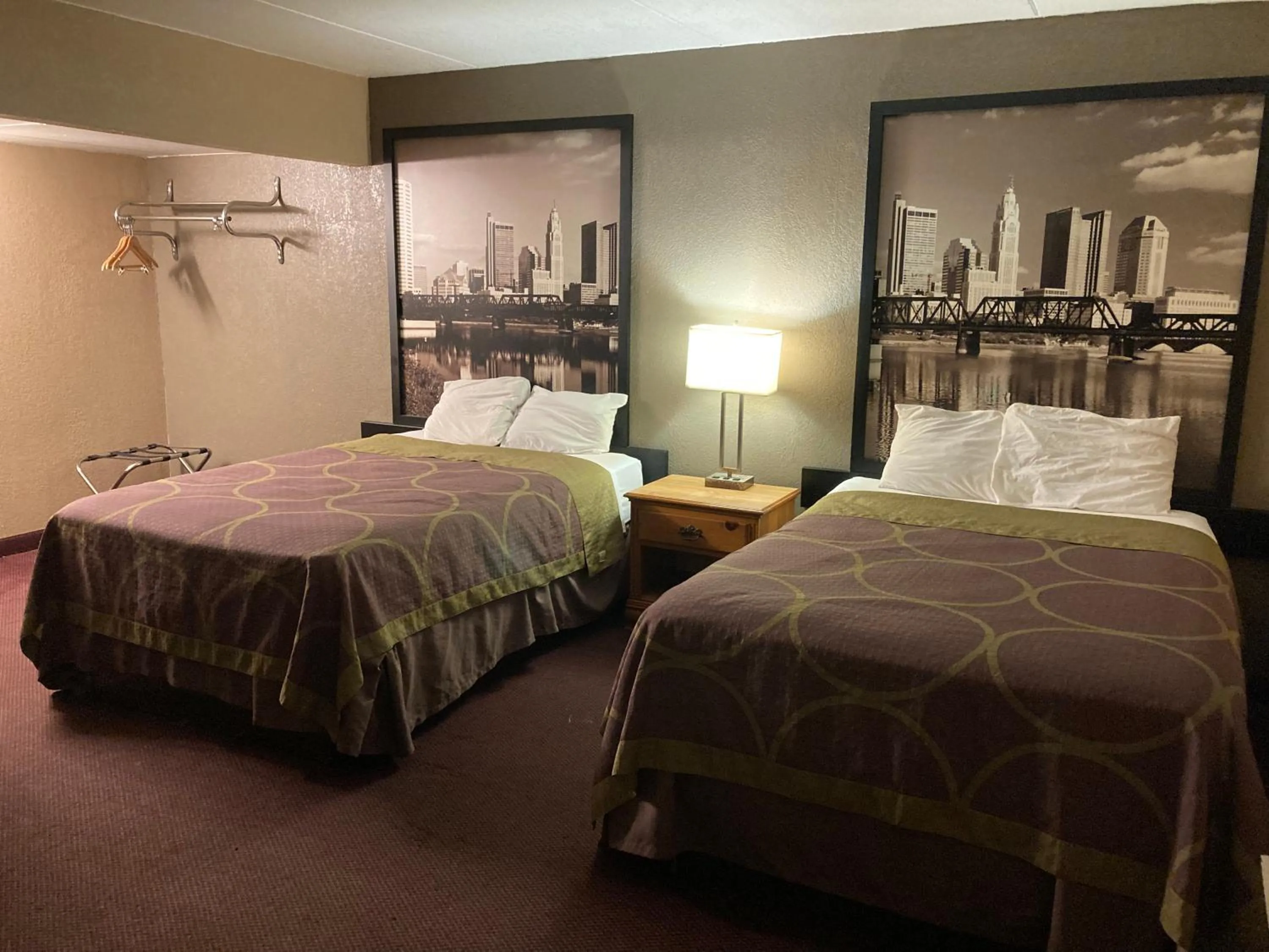 Photo of the whole room, Bed in Super 8 by Wyndham Millbury/Toledo