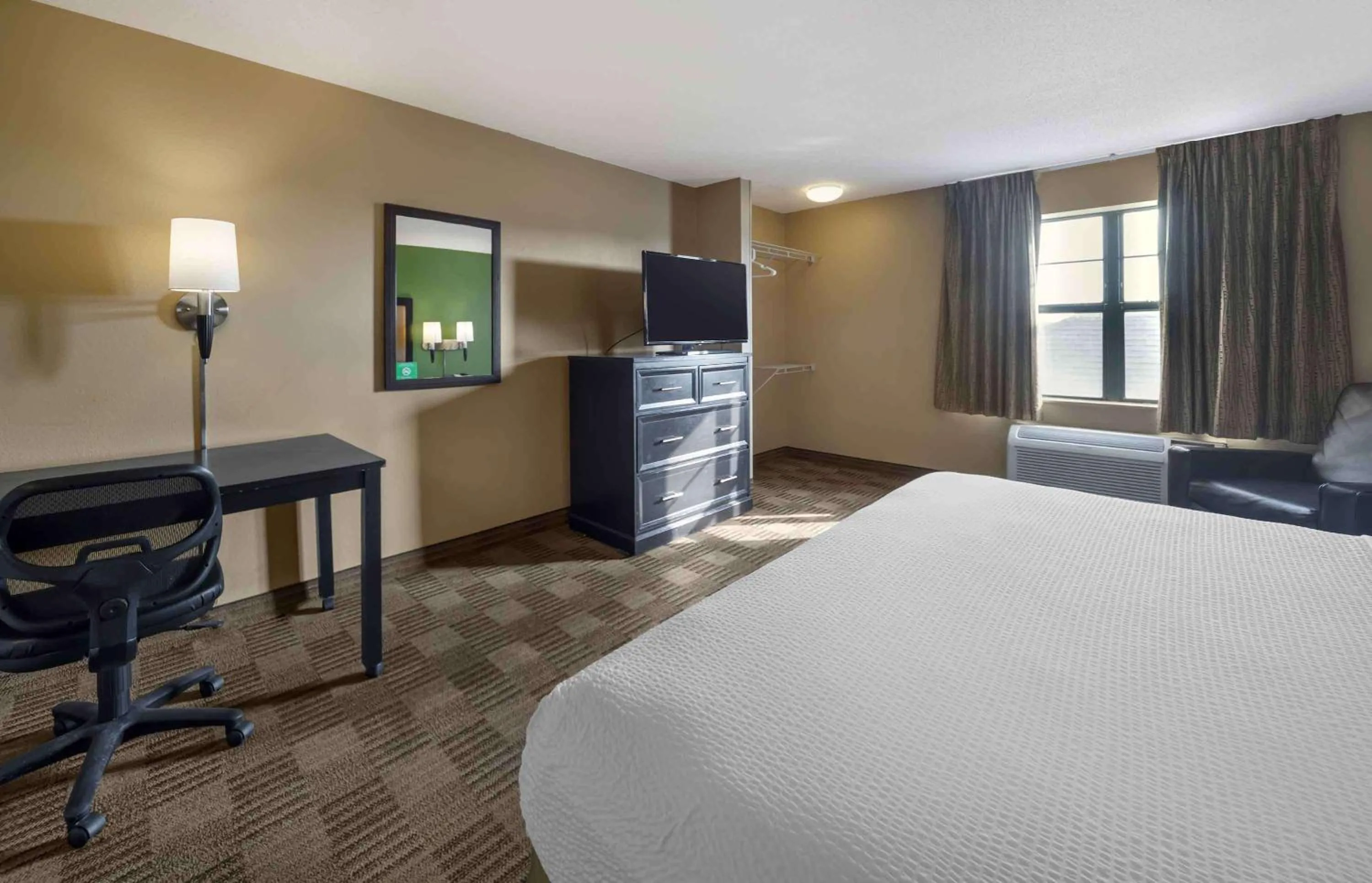 Bedroom in Extended Stay America Suites - Oklahoma City - Airport