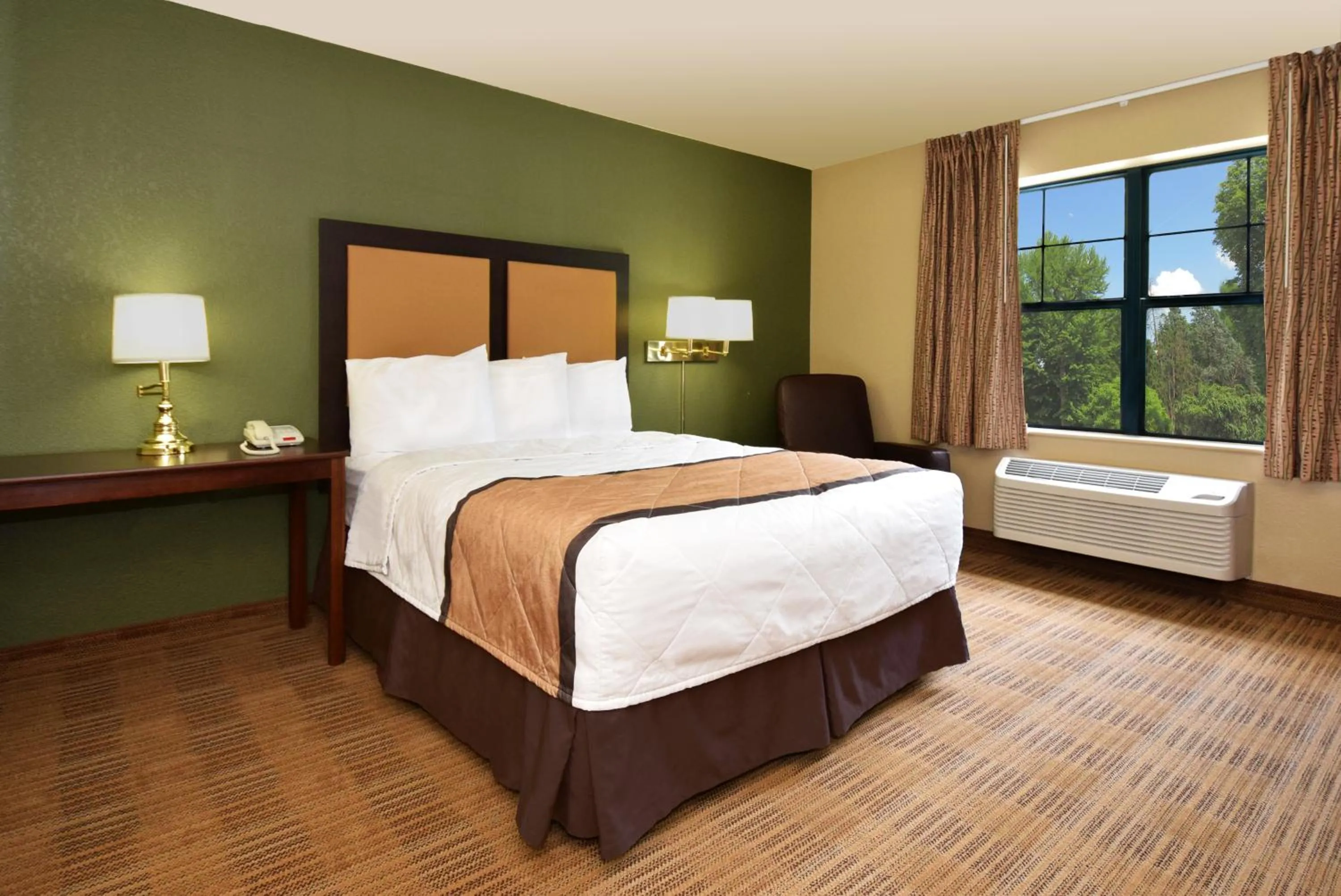 Bed in Extended Stay America Suites - Oklahoma City - Airport