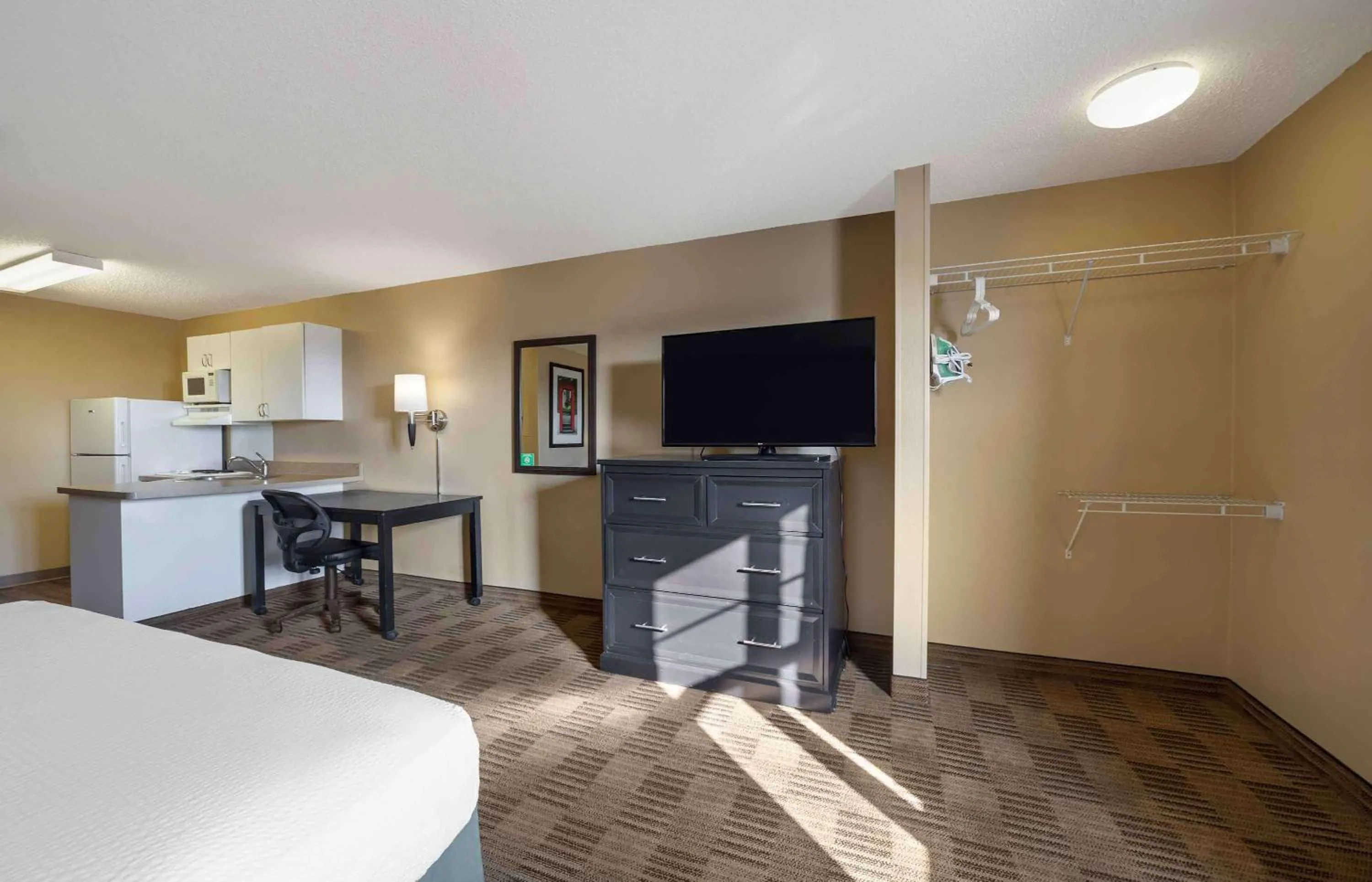 Bedroom in Extended Stay America Suites - Oklahoma City - Airport