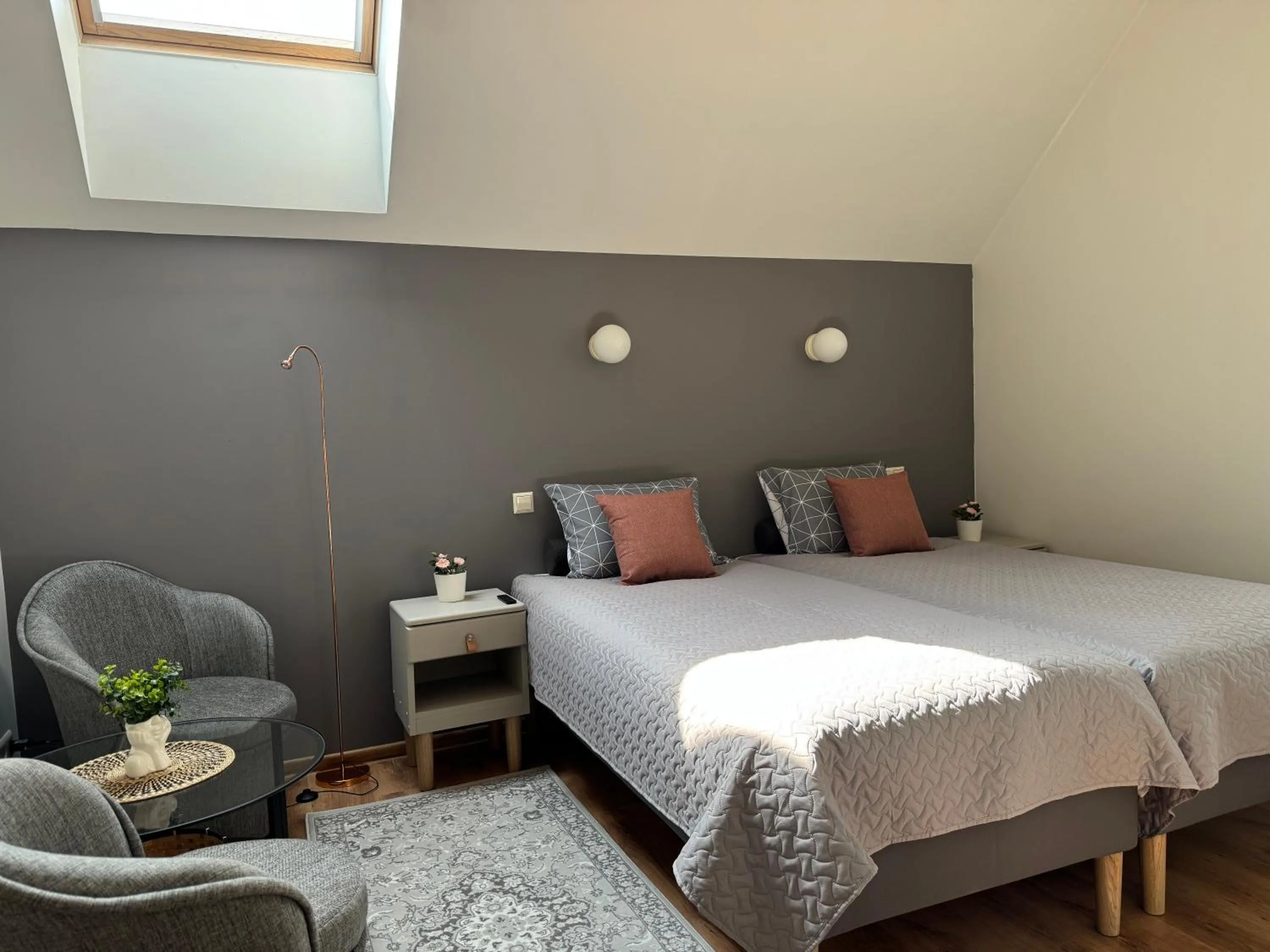 Twin Room with Shower in Hotel Rojas Pērle