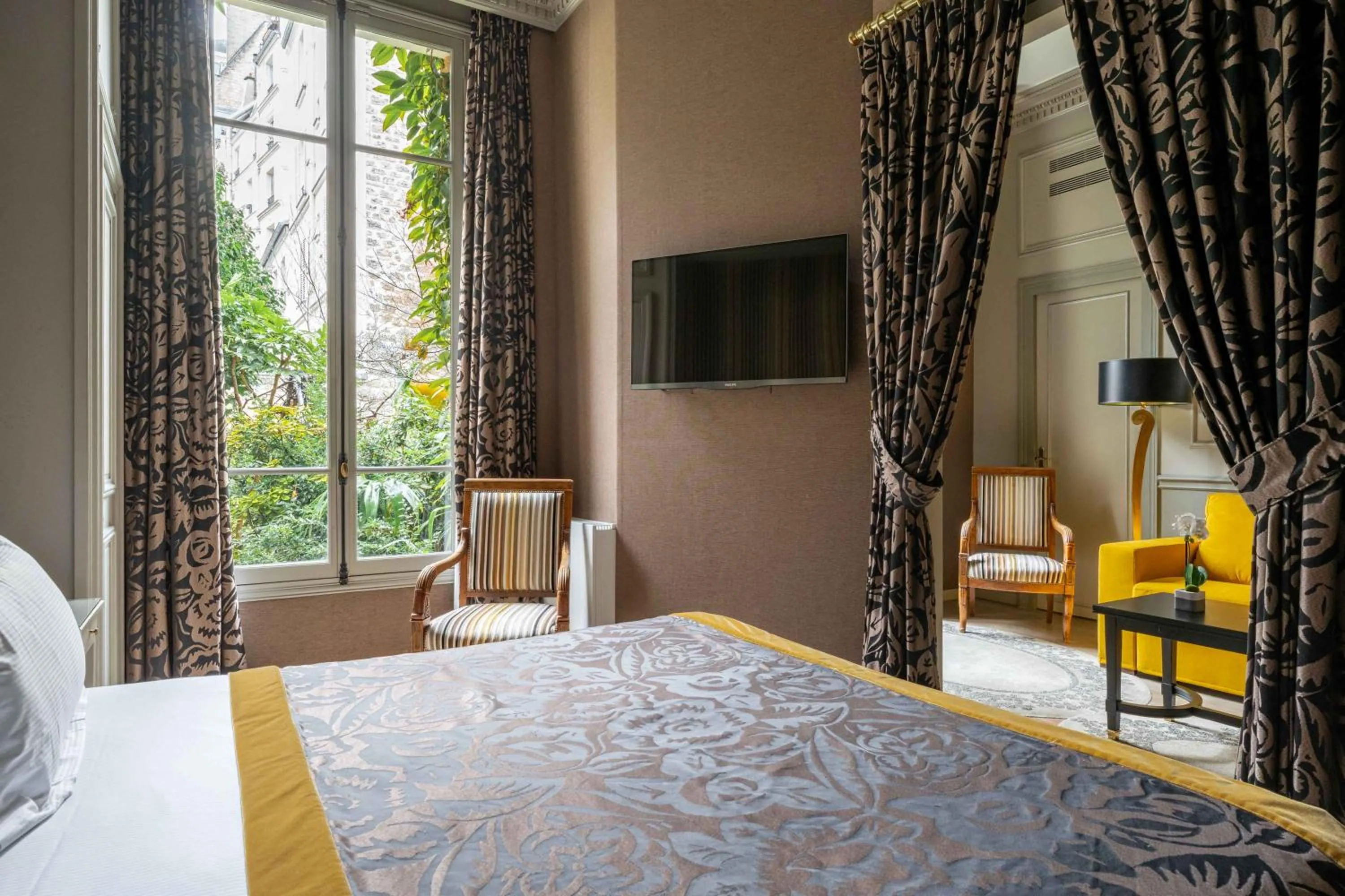 Bedroom, Bed in Hôtel Regent's Garden - Astotel