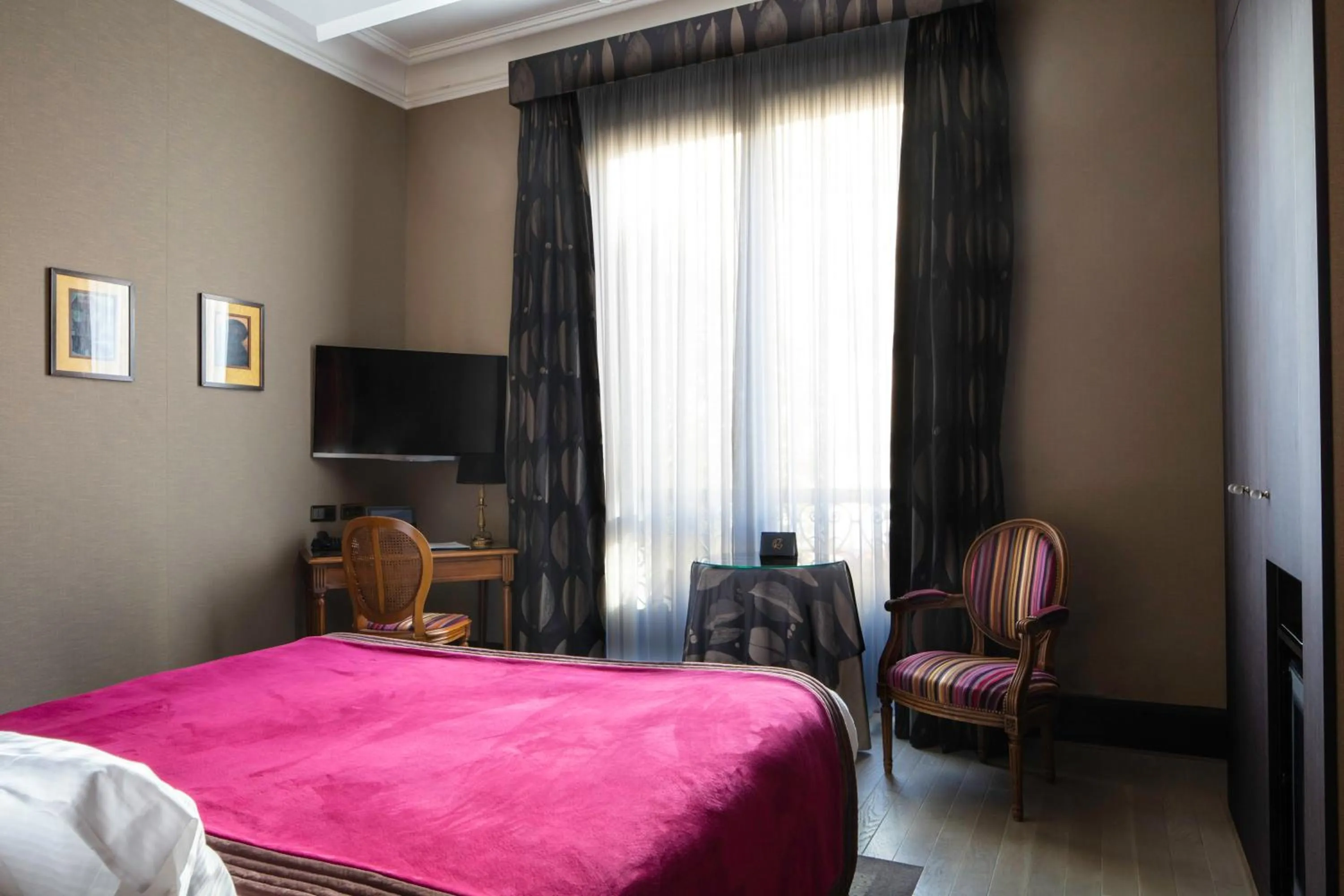 Photo of the whole room, Bed in Hôtel Regent's Garden - Astotel