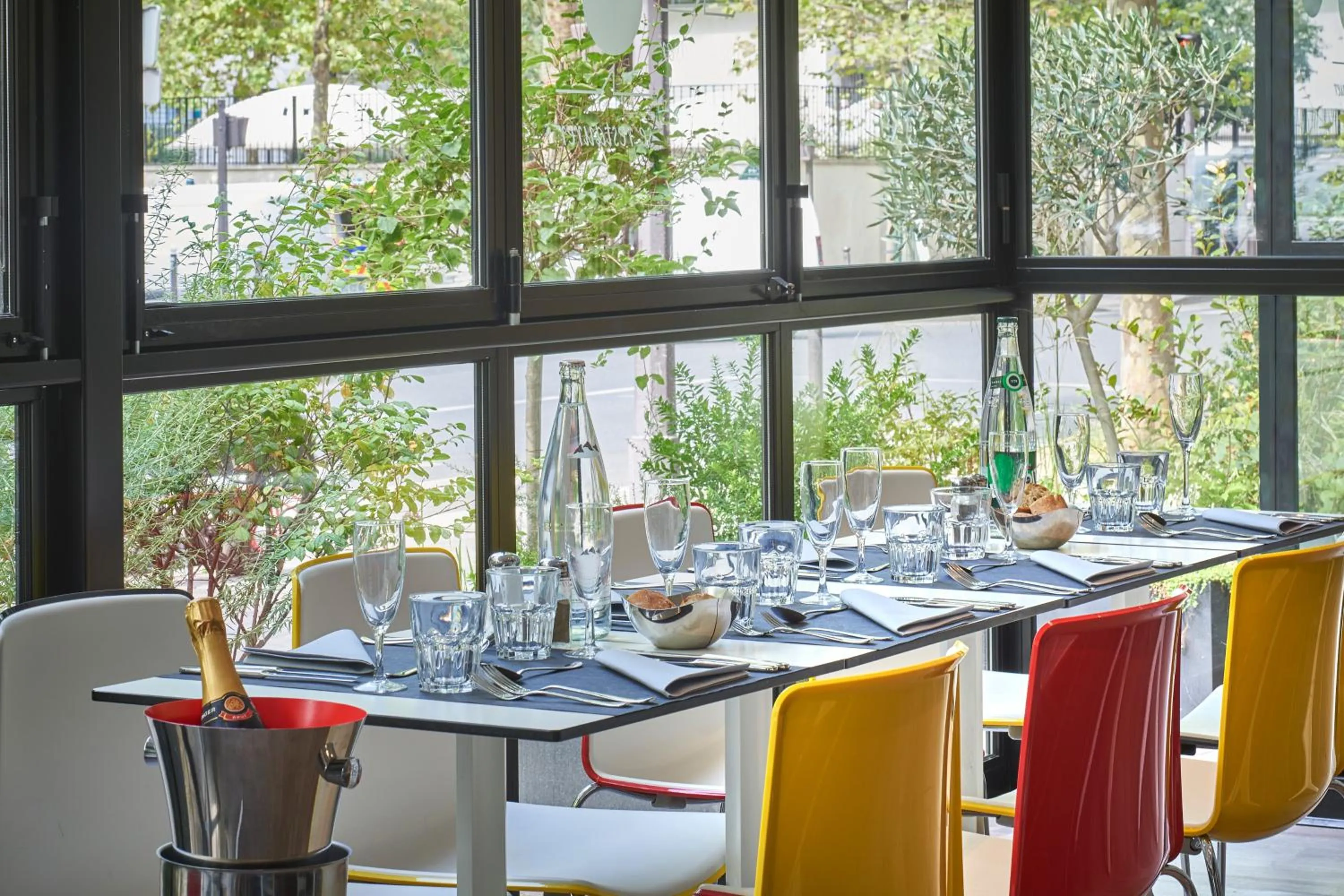 Restaurant/places to eat in CAMPANILE PARIS 12 - Bercy Village