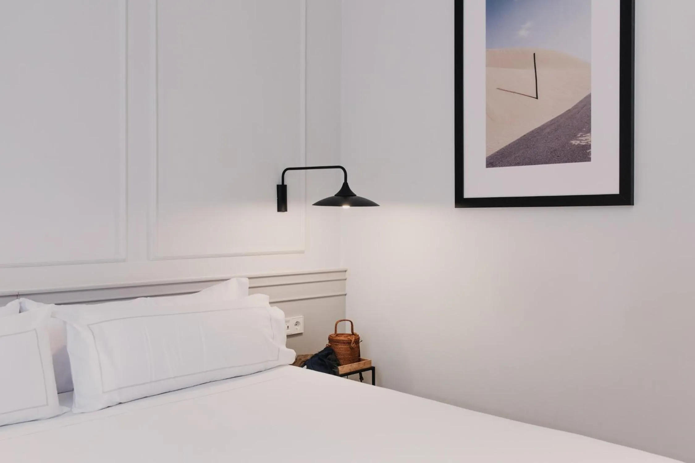 Photo of the whole room, Bed in Room Mate Helen Berger Boutique