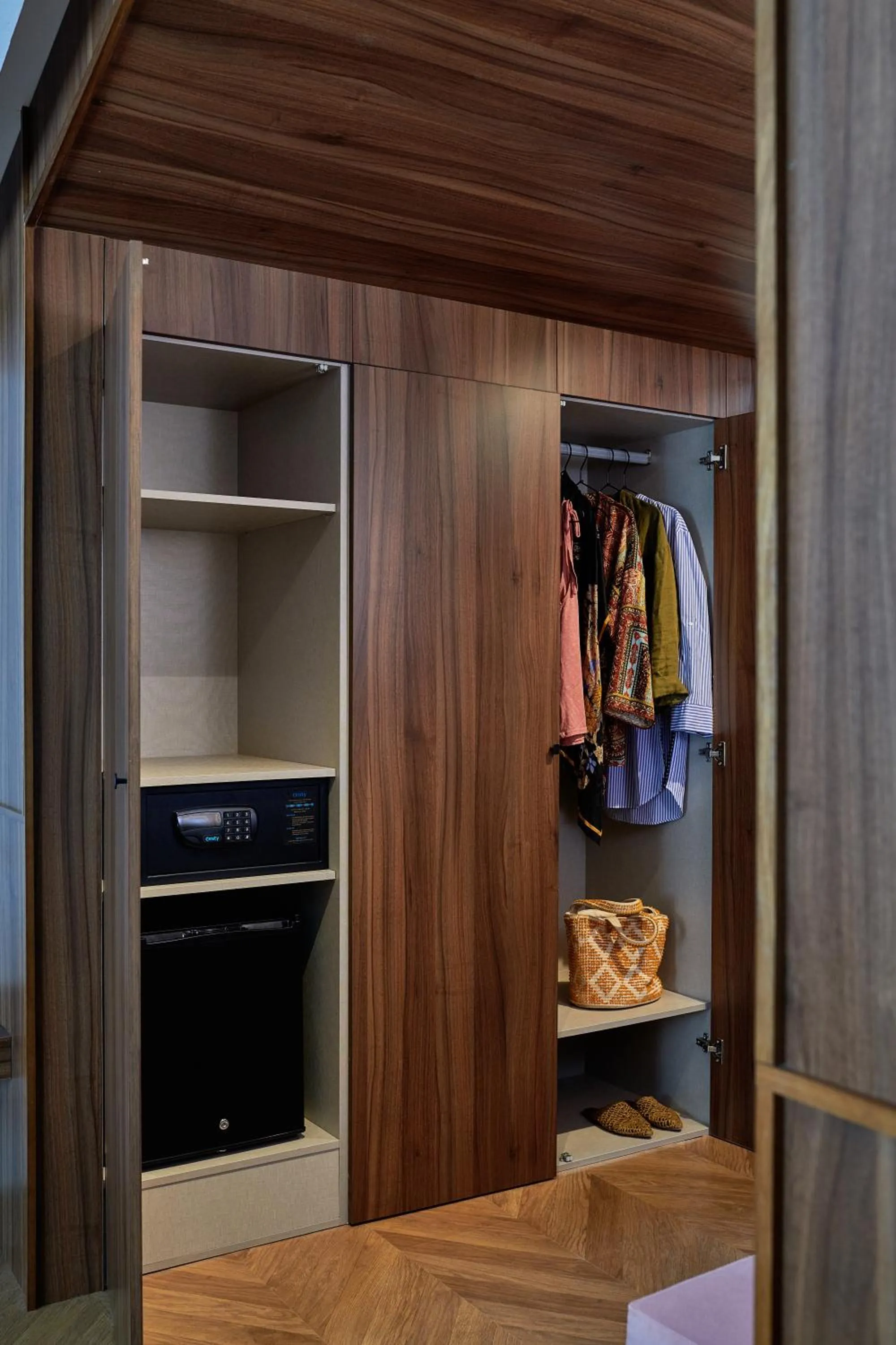 Photo of the whole room in Room Mate Helen Berger Boutique