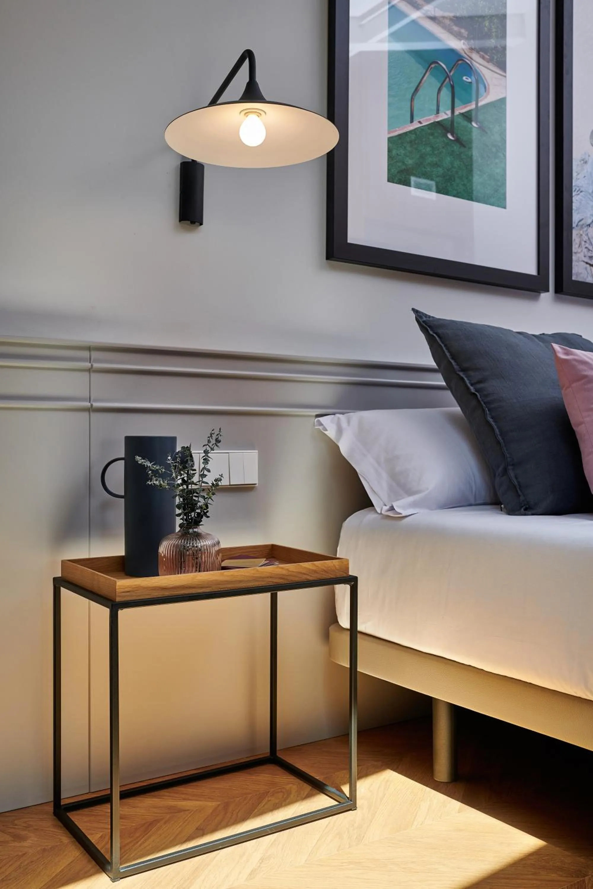 Photo of the whole room, Bed in Room Mate Helen Berger Boutique