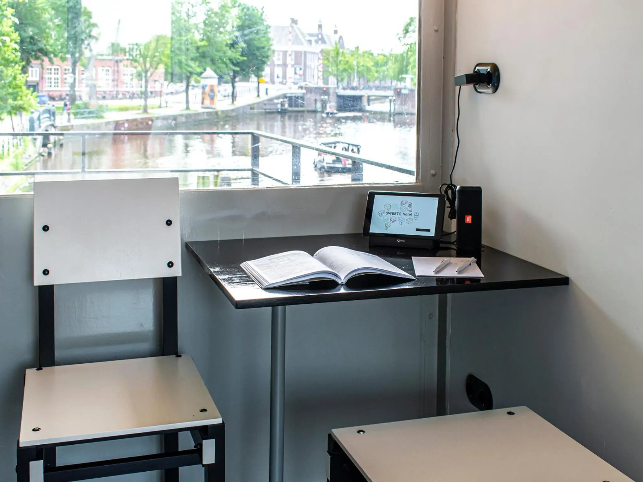 Seating area in SWEETS - Hortusbrug