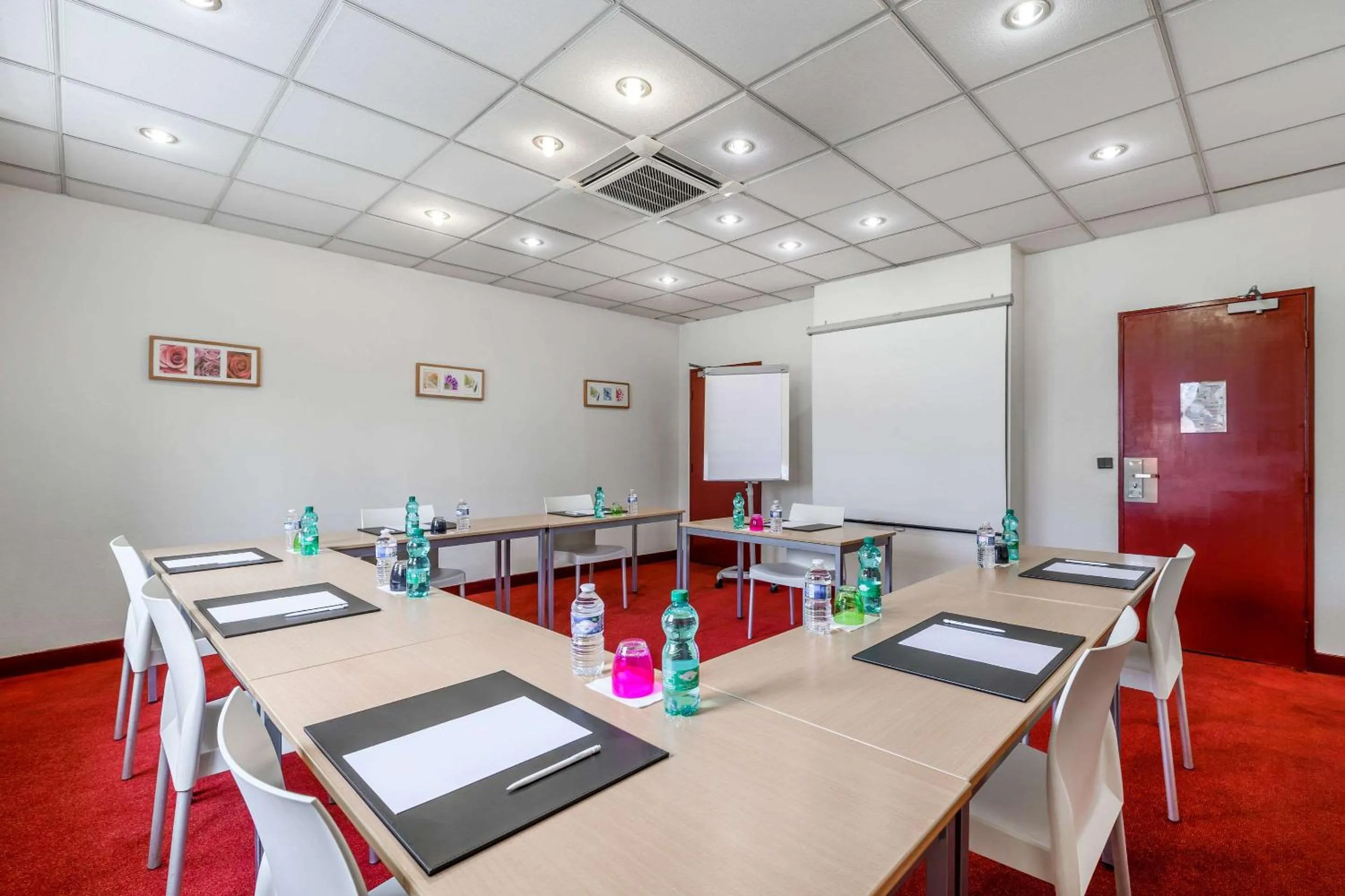Meeting/conference room in Comfort Hotel Paris Porte d'Ivry