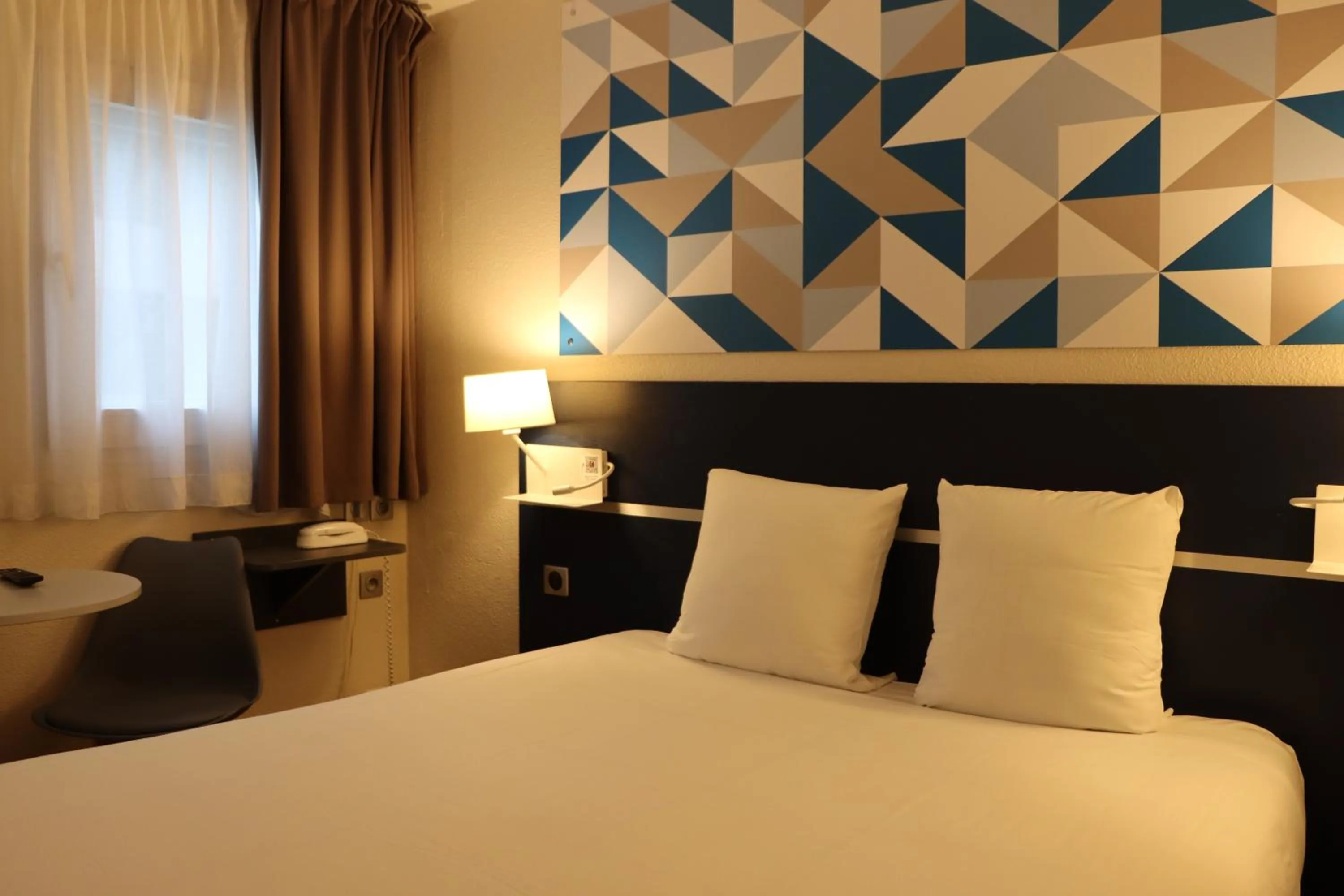 Bedroom, Bed in Comfort Hotel Paris Porte d'Ivry