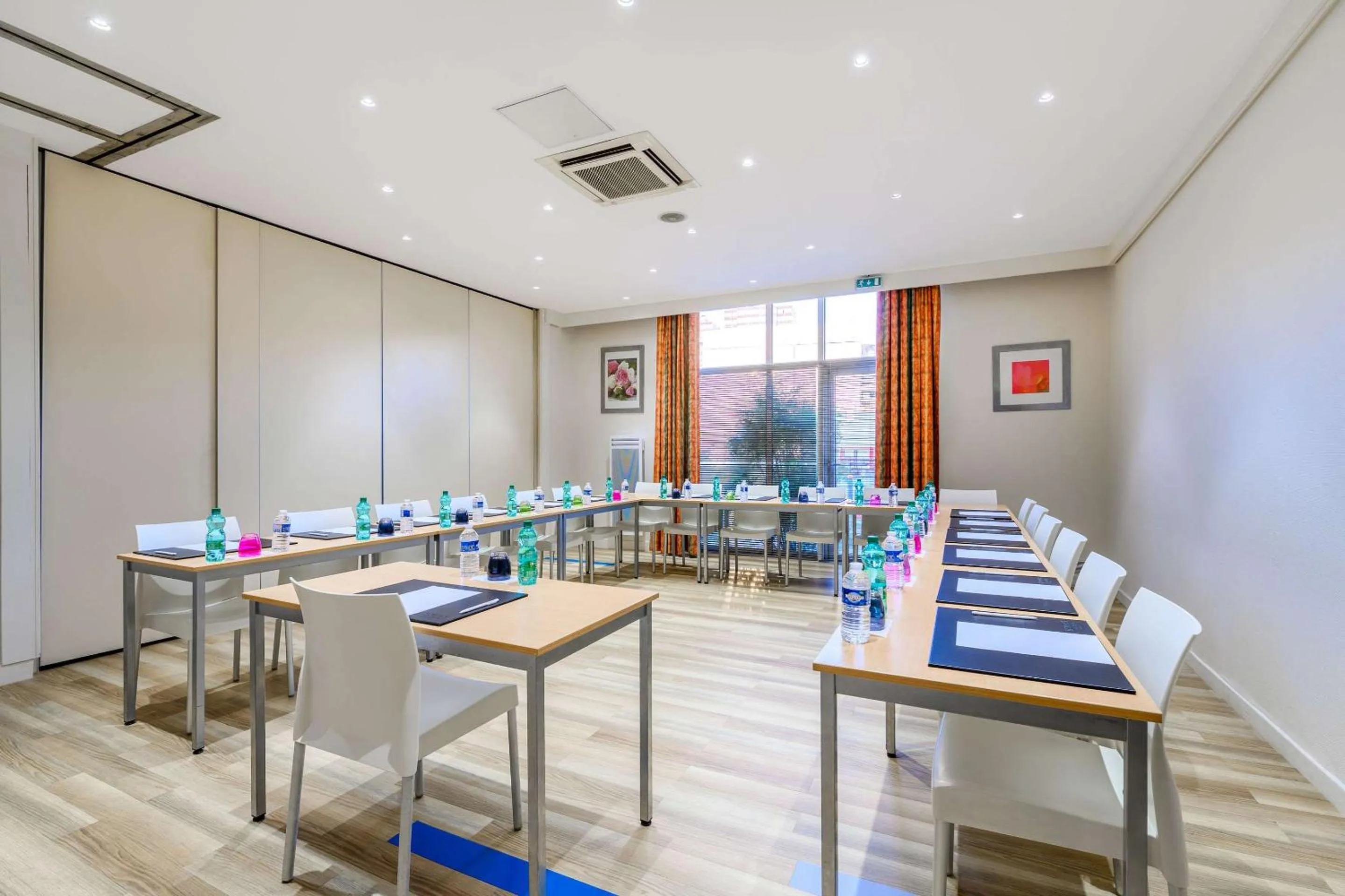 Meeting/conference room in Comfort Hotel Paris Porte d'Ivry