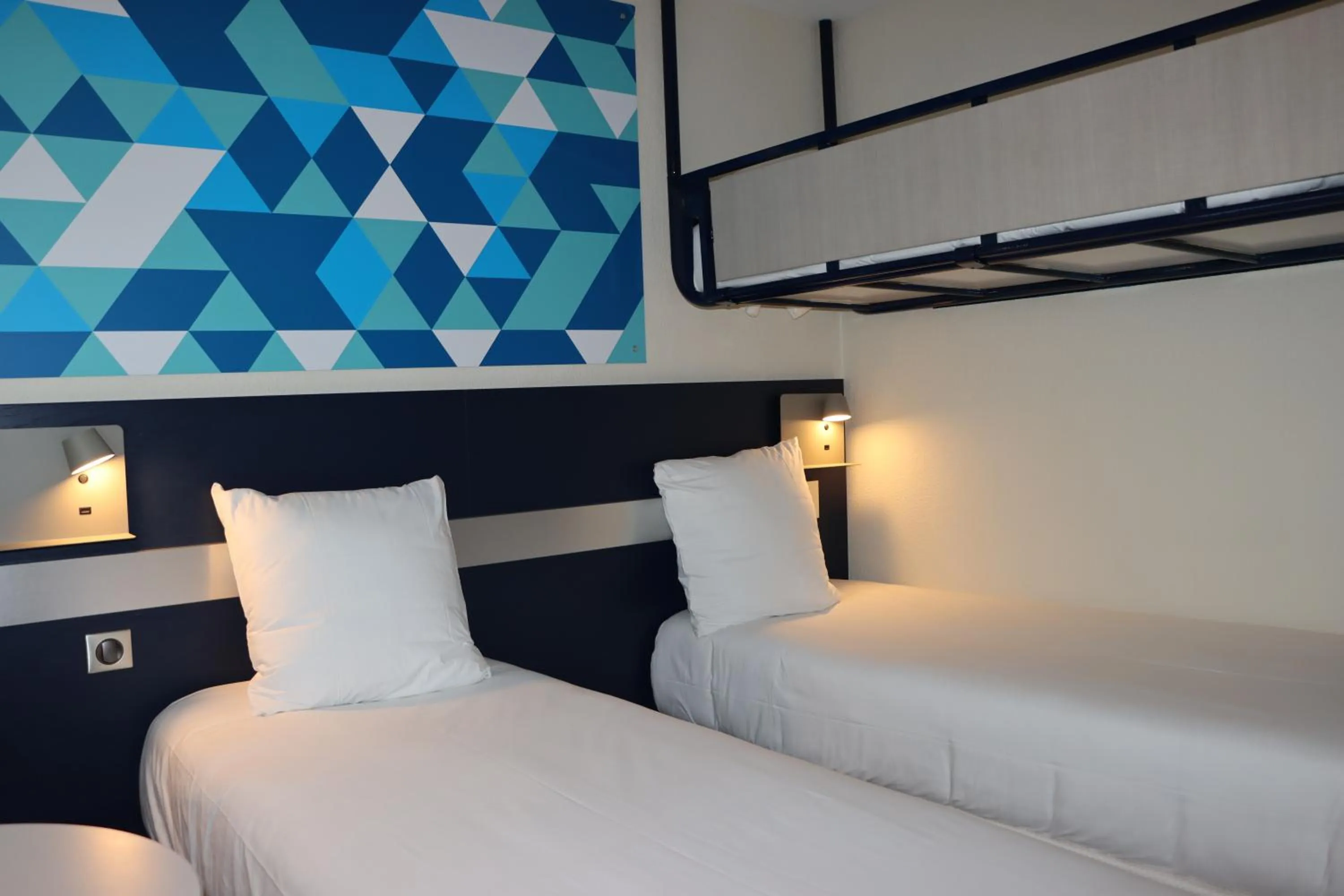 bunk bed, Bed in Comfort Hotel Paris Porte d'Ivry