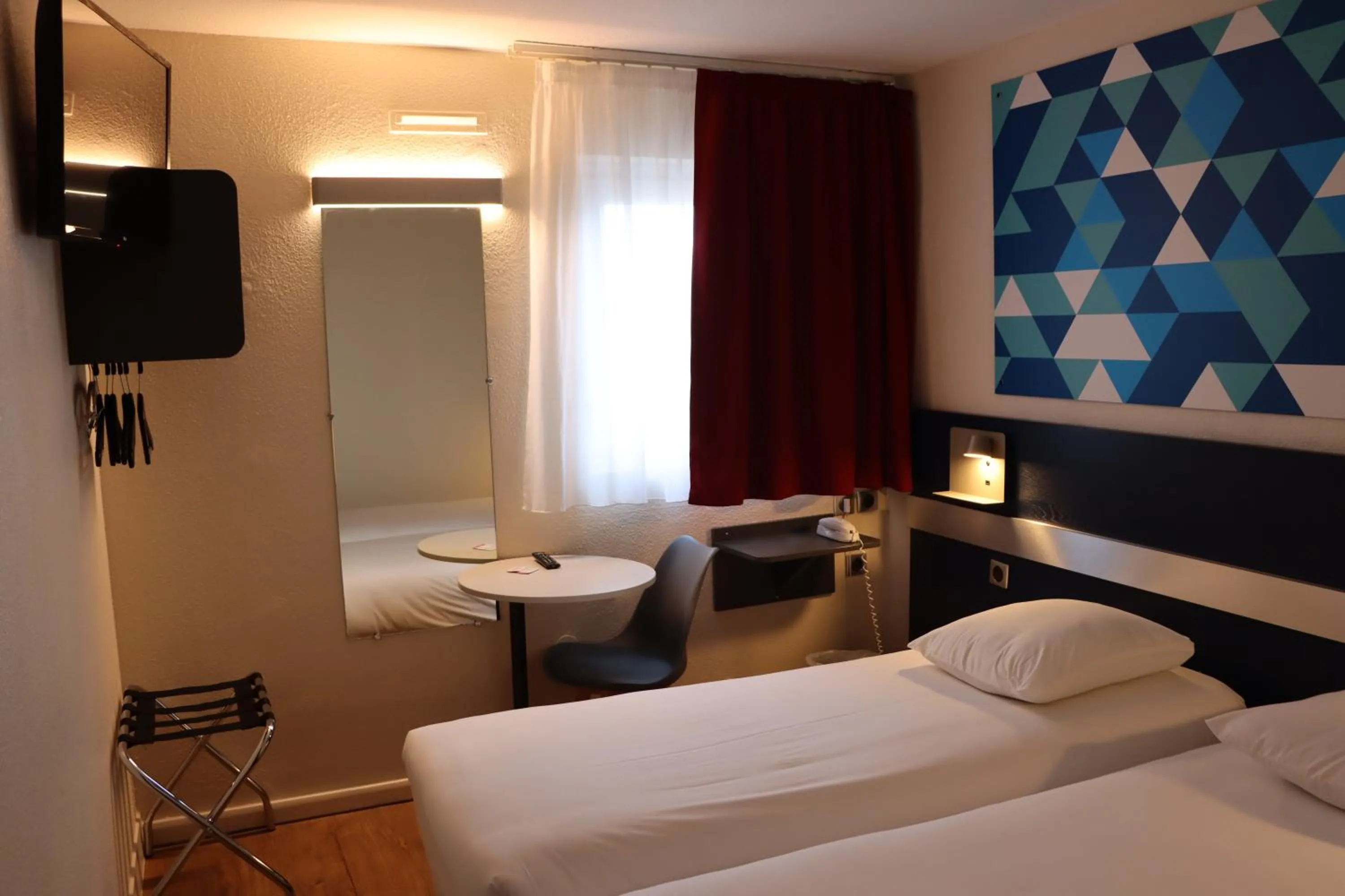 Photo of the whole room, Bed in Comfort Hotel Paris Porte d'Ivry