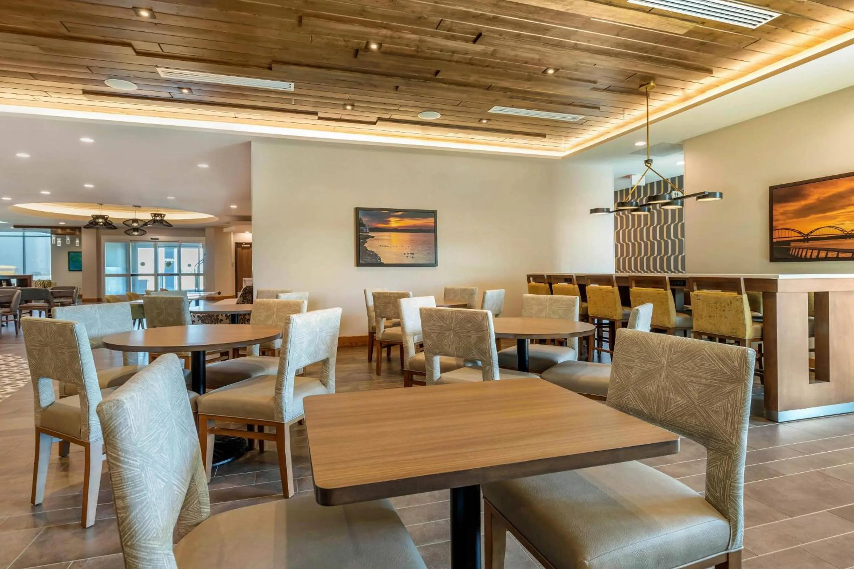 Restaurant/places to eat in Cambria Hotel Davenport Quad Cities