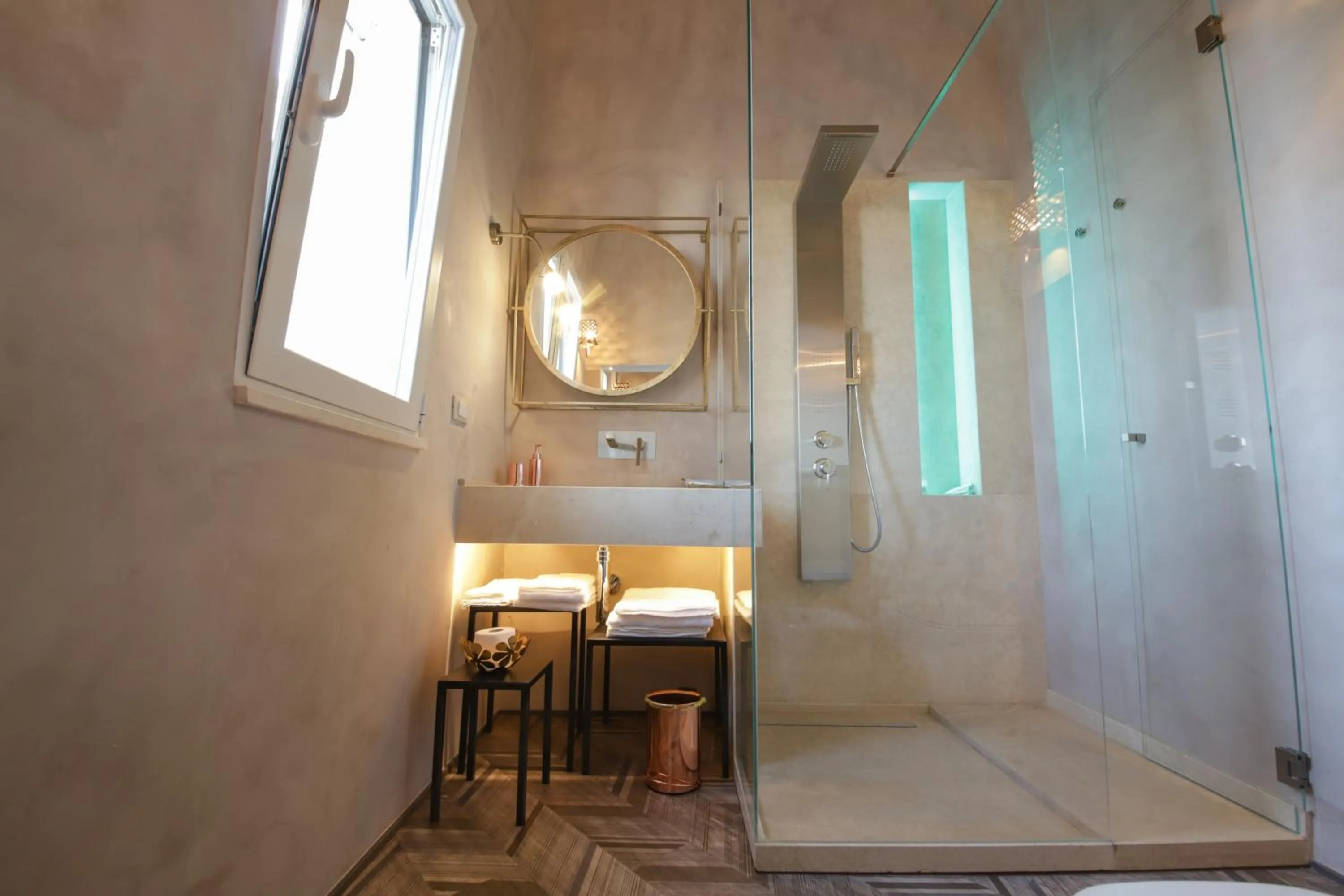 AL CONSOLE LUXURY SUITE